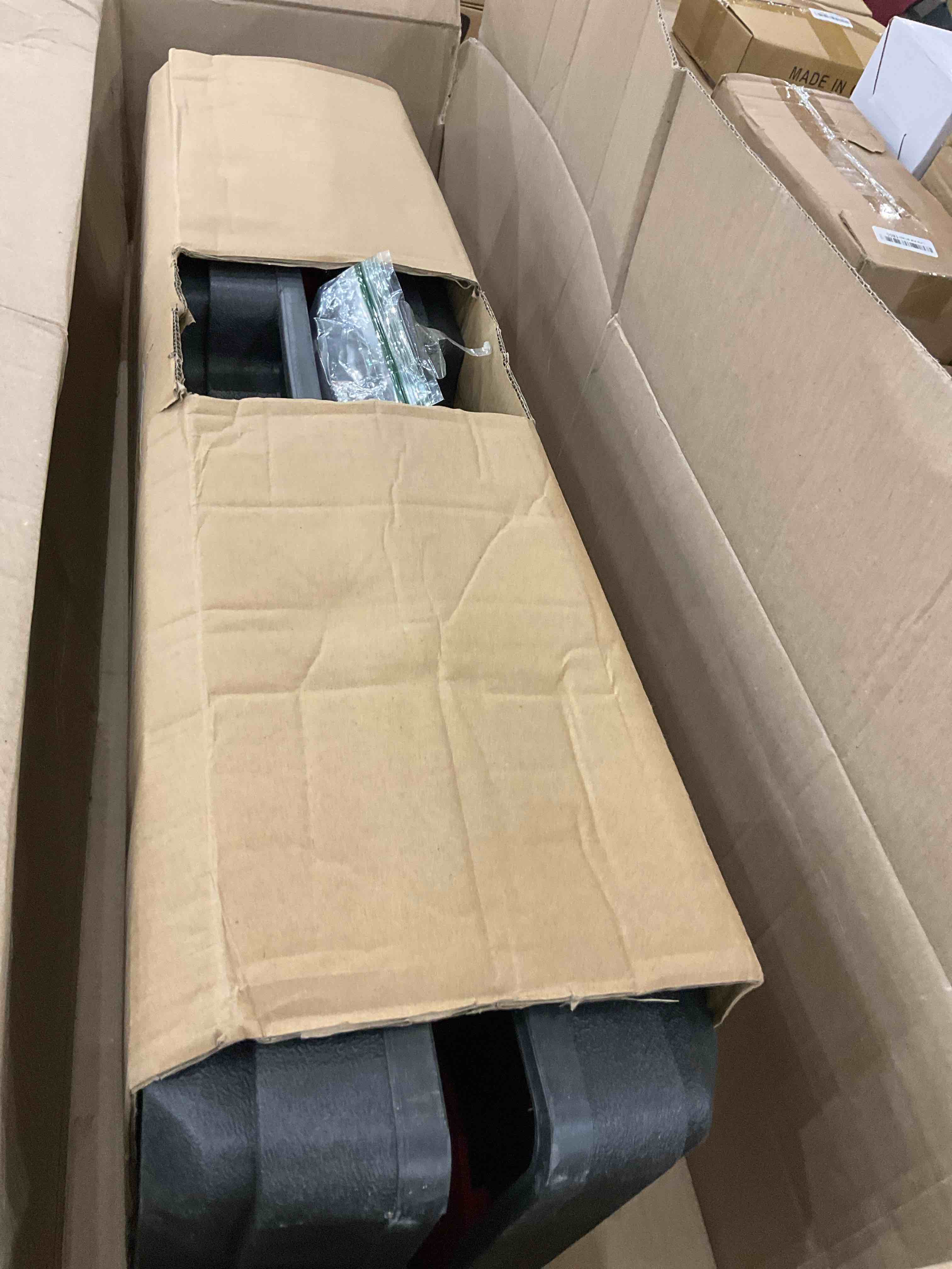 https://s3.amazonaws.com/lotting-images-prod/BargainHunt/EXS01531349_1715618574441.jpeg