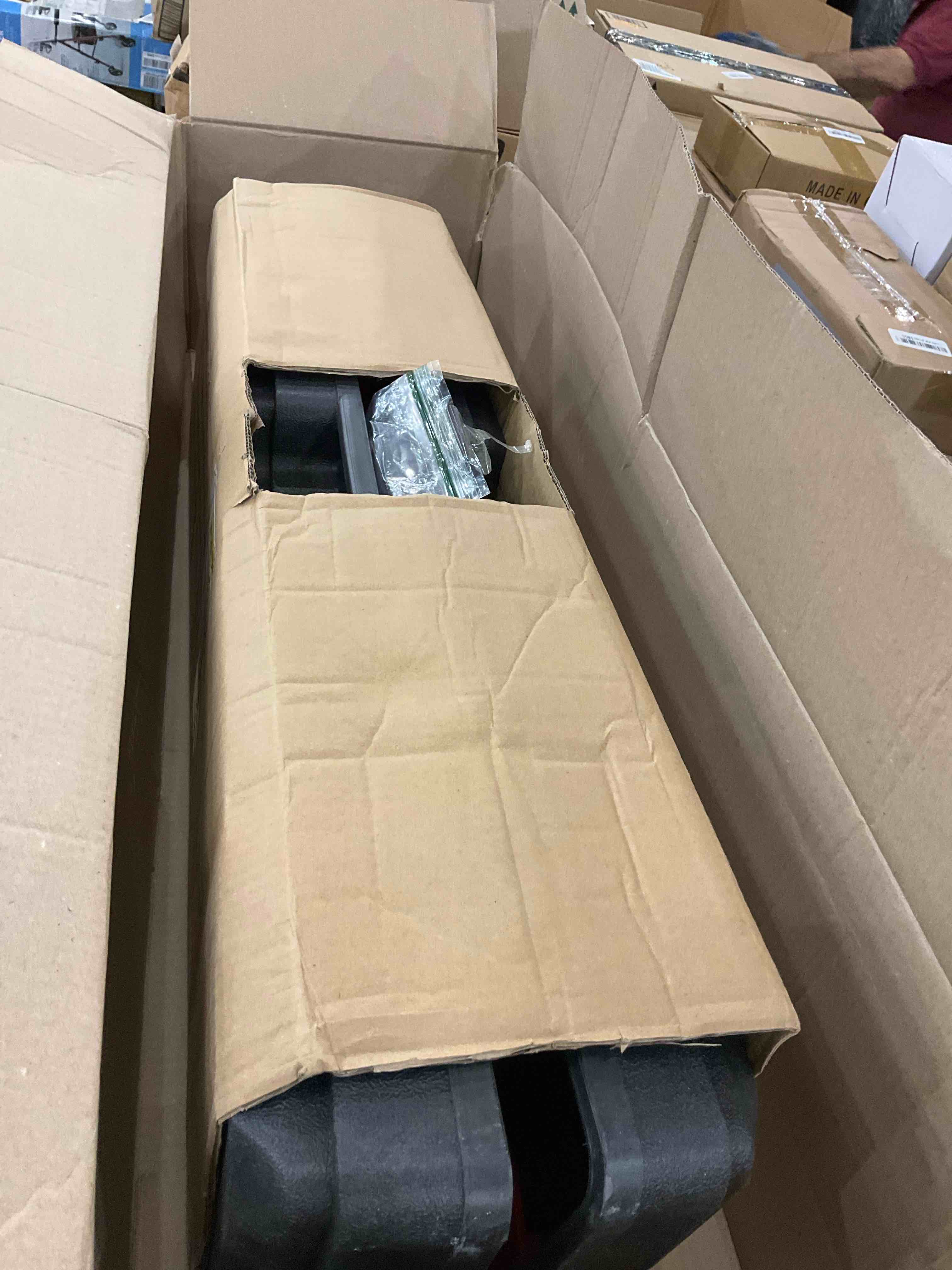 https://s3.amazonaws.com/lotting-images-prod/BargainHunt/EXS01531349_1715618575973.jpeg