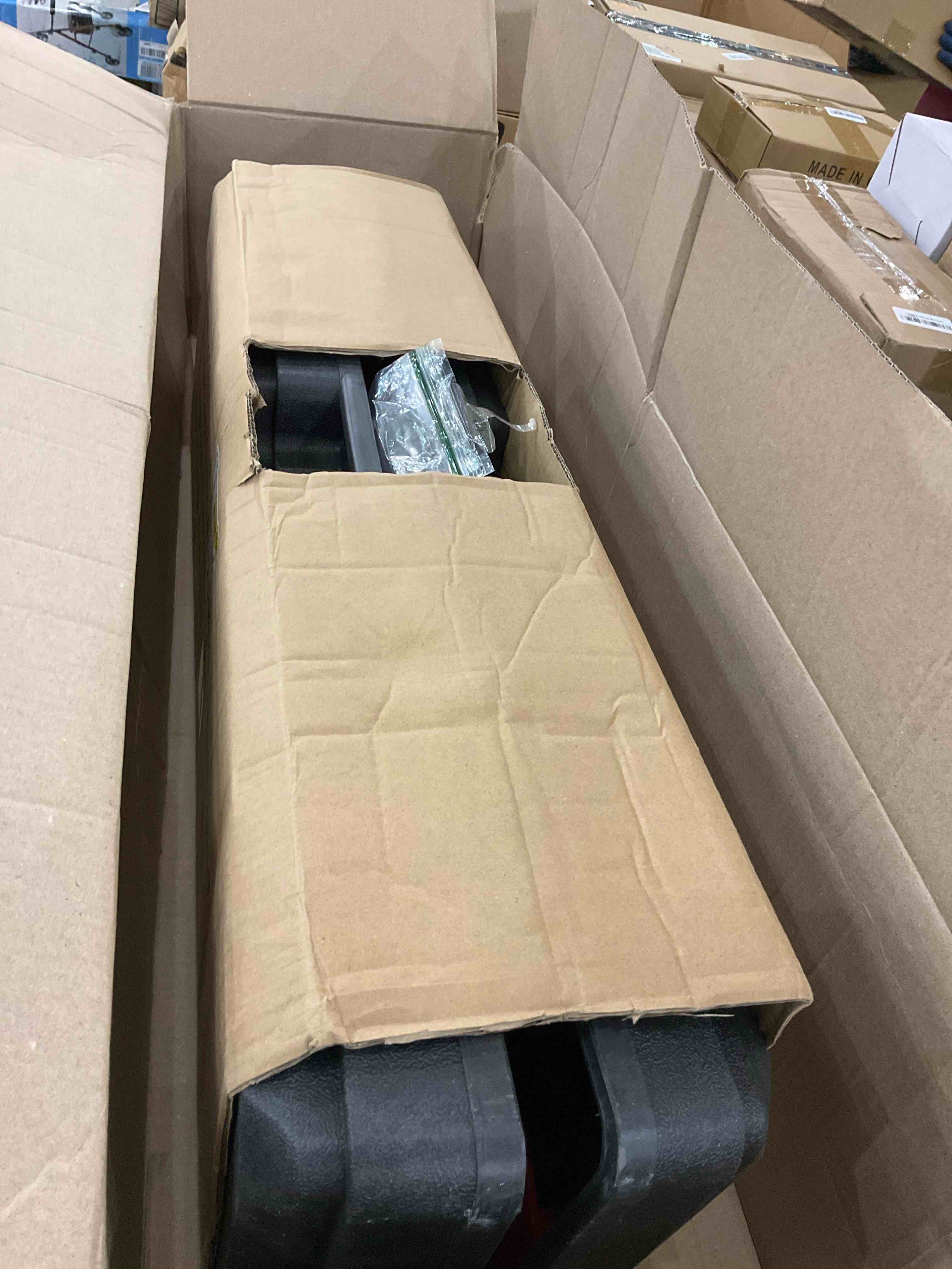 https://s3.amazonaws.com/lotting-images-prod/BargainHunt/EXS01531349_1715618576983.jpeg