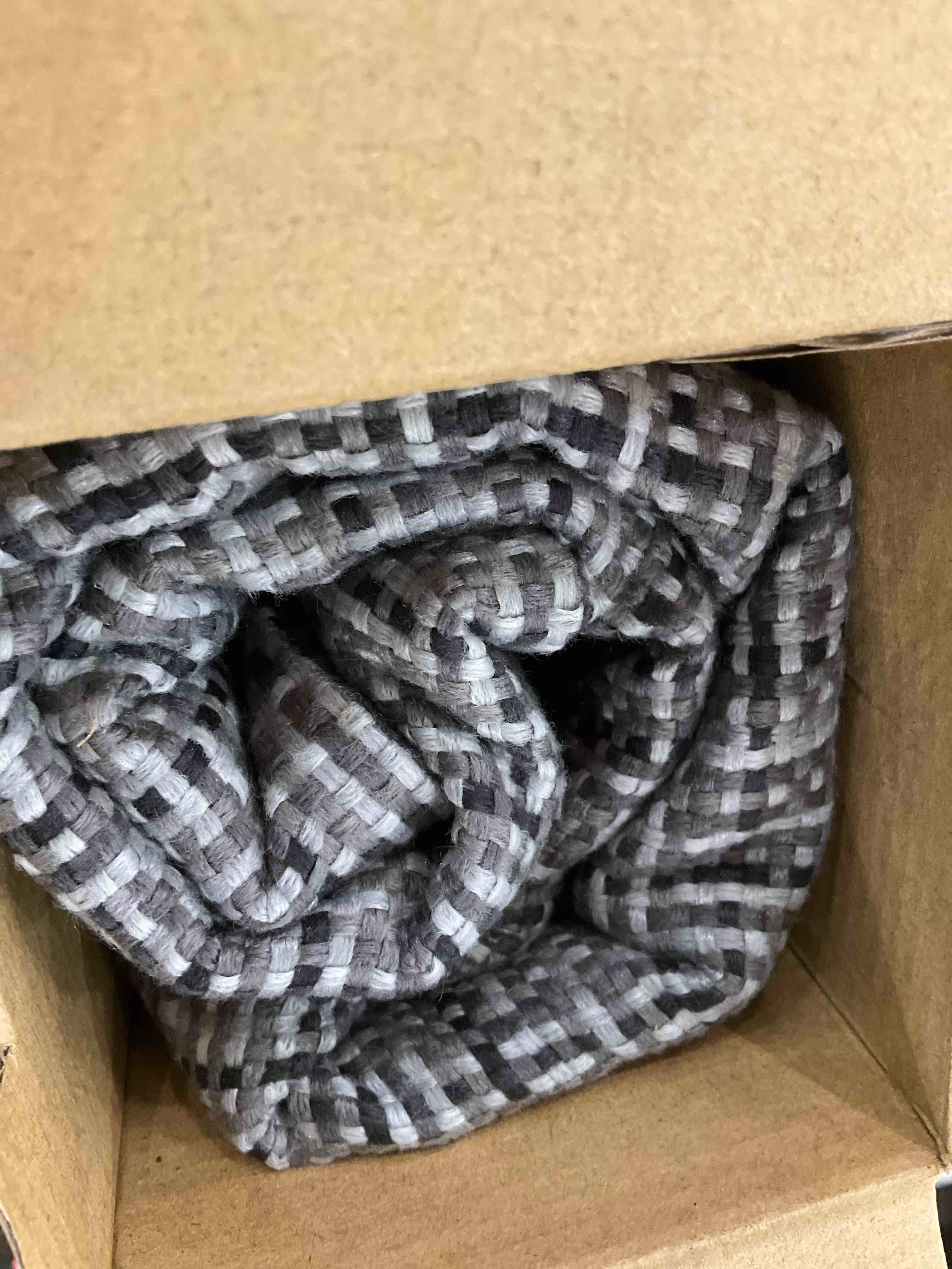https://s3.amazonaws.com/lotting-images-prod/BargainHunt/EXS01531620_1714156896193.jpeg