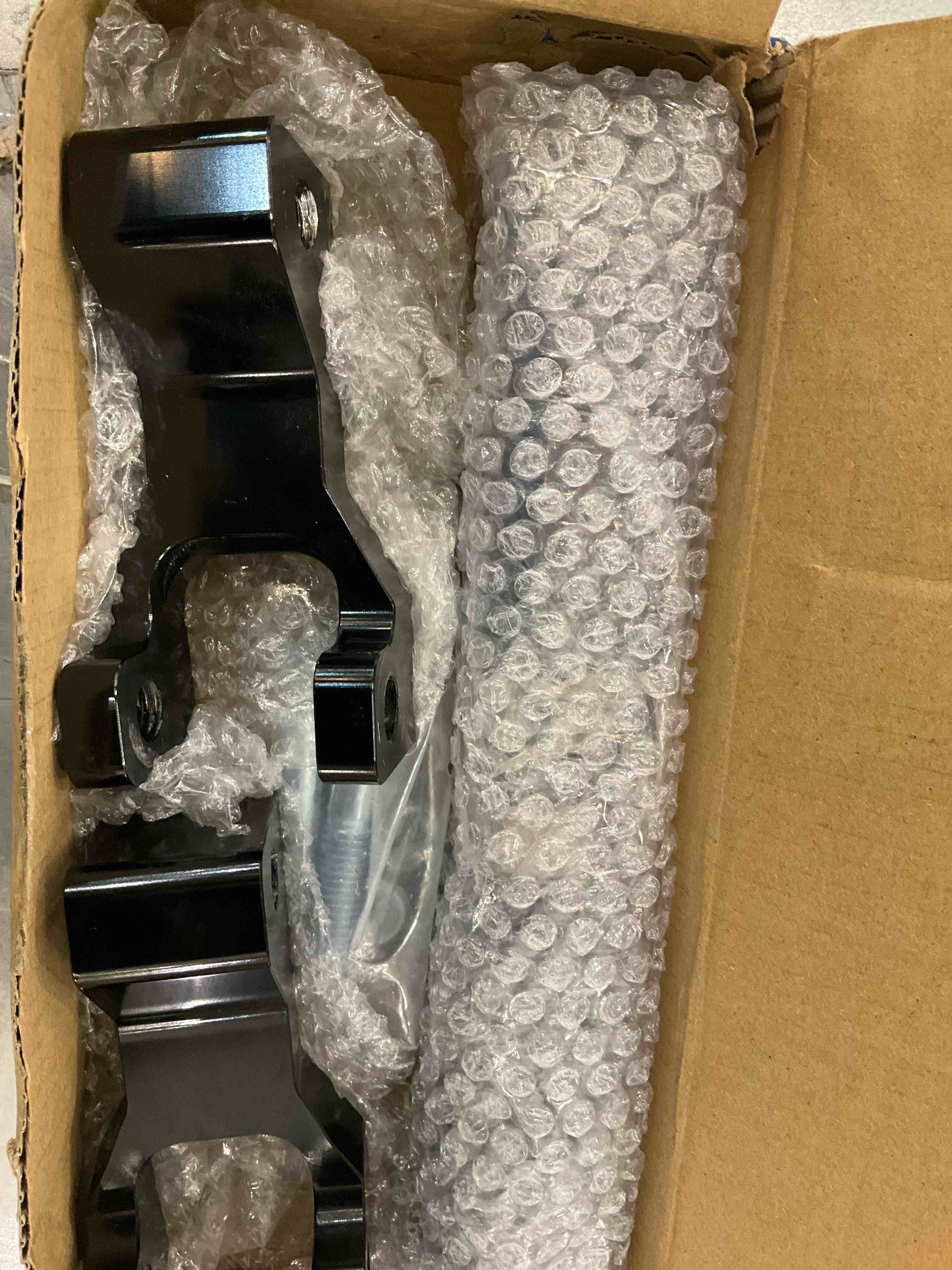 https://s3.amazonaws.com/lotting-images-prod/BargainHunt/EXS01531740_1714409159263.jpeg