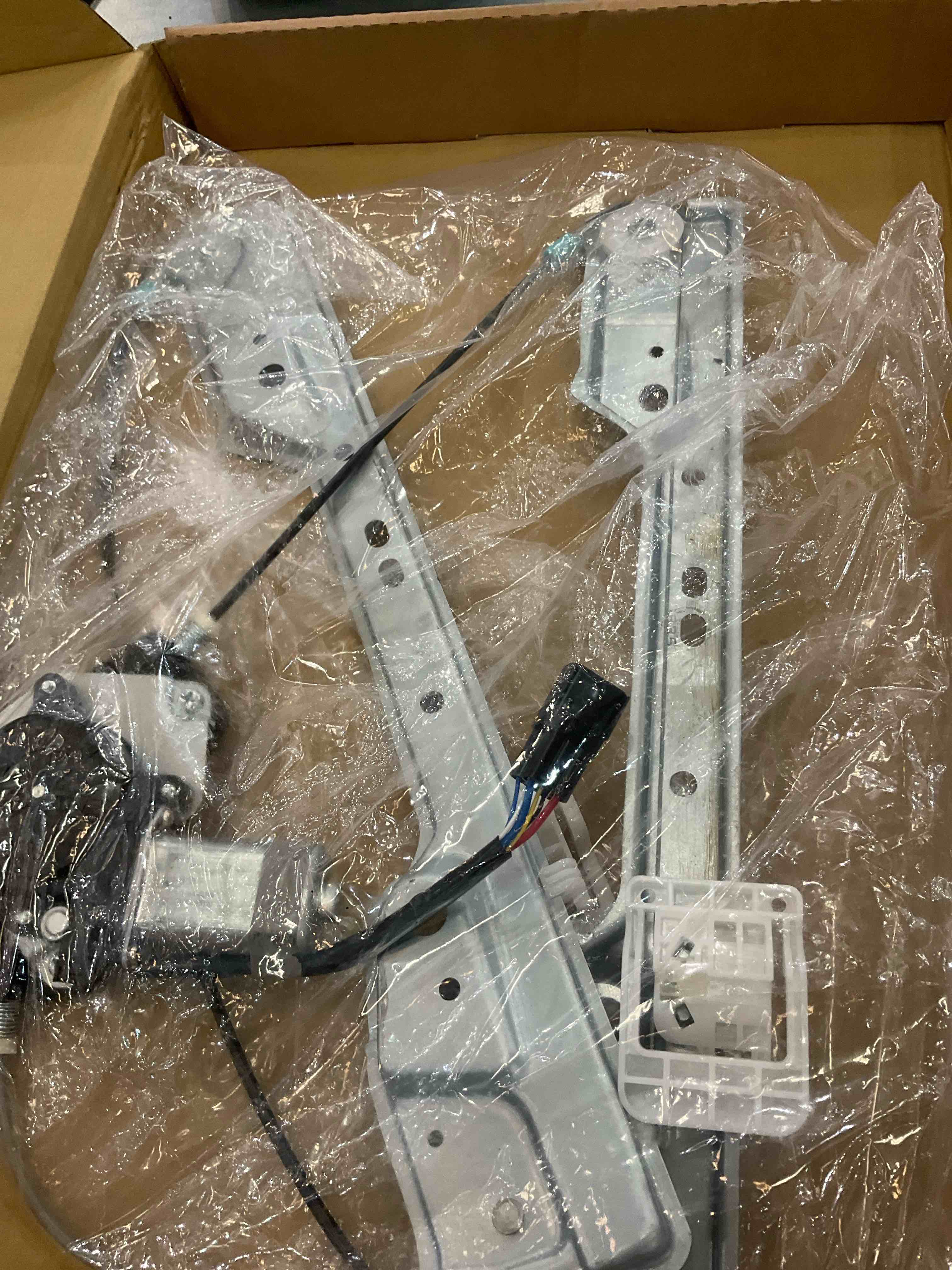 https://s3.amazonaws.com/lotting-images-prod/BargainHunt/EXS01532323_1714063635148.jpeg
