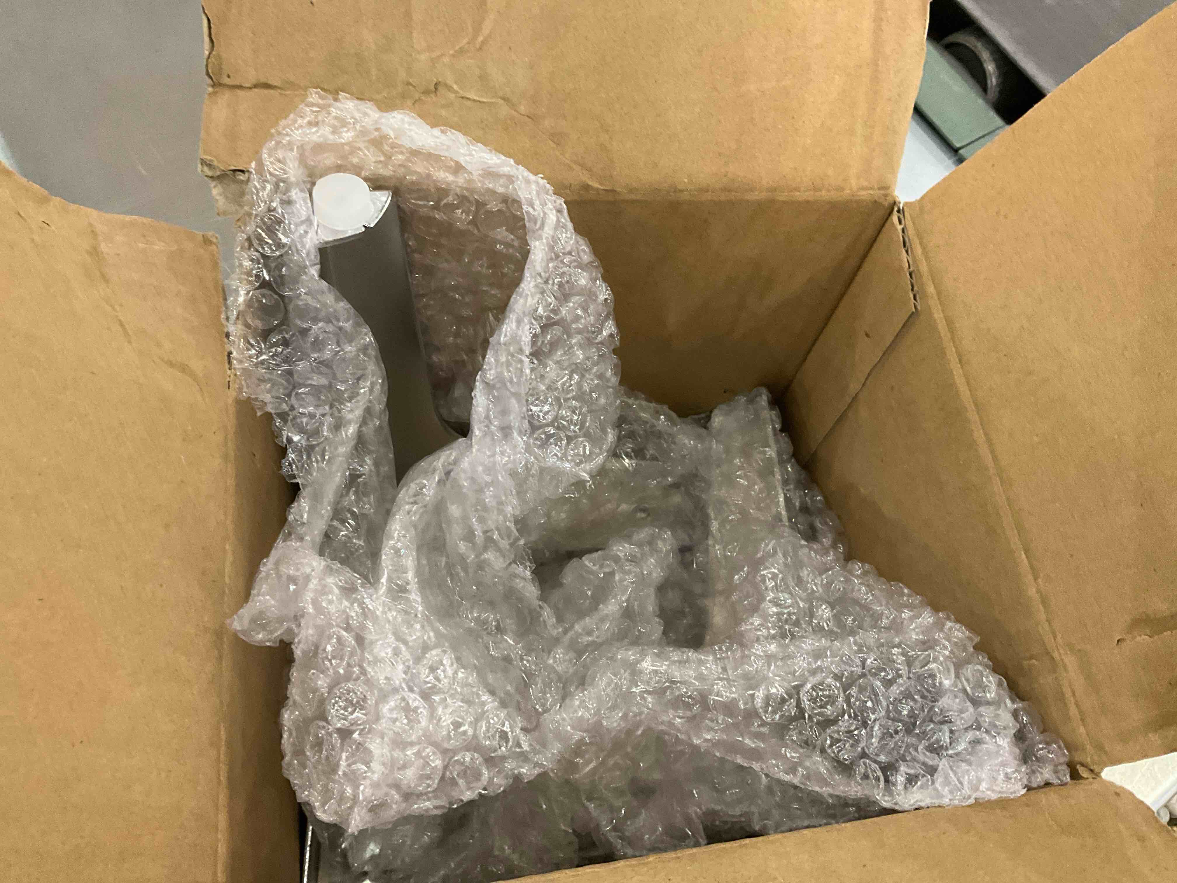 https://s3.amazonaws.com/lotting-images-prod/BargainHunt/EXS01532666_1713963103424.jpeg
