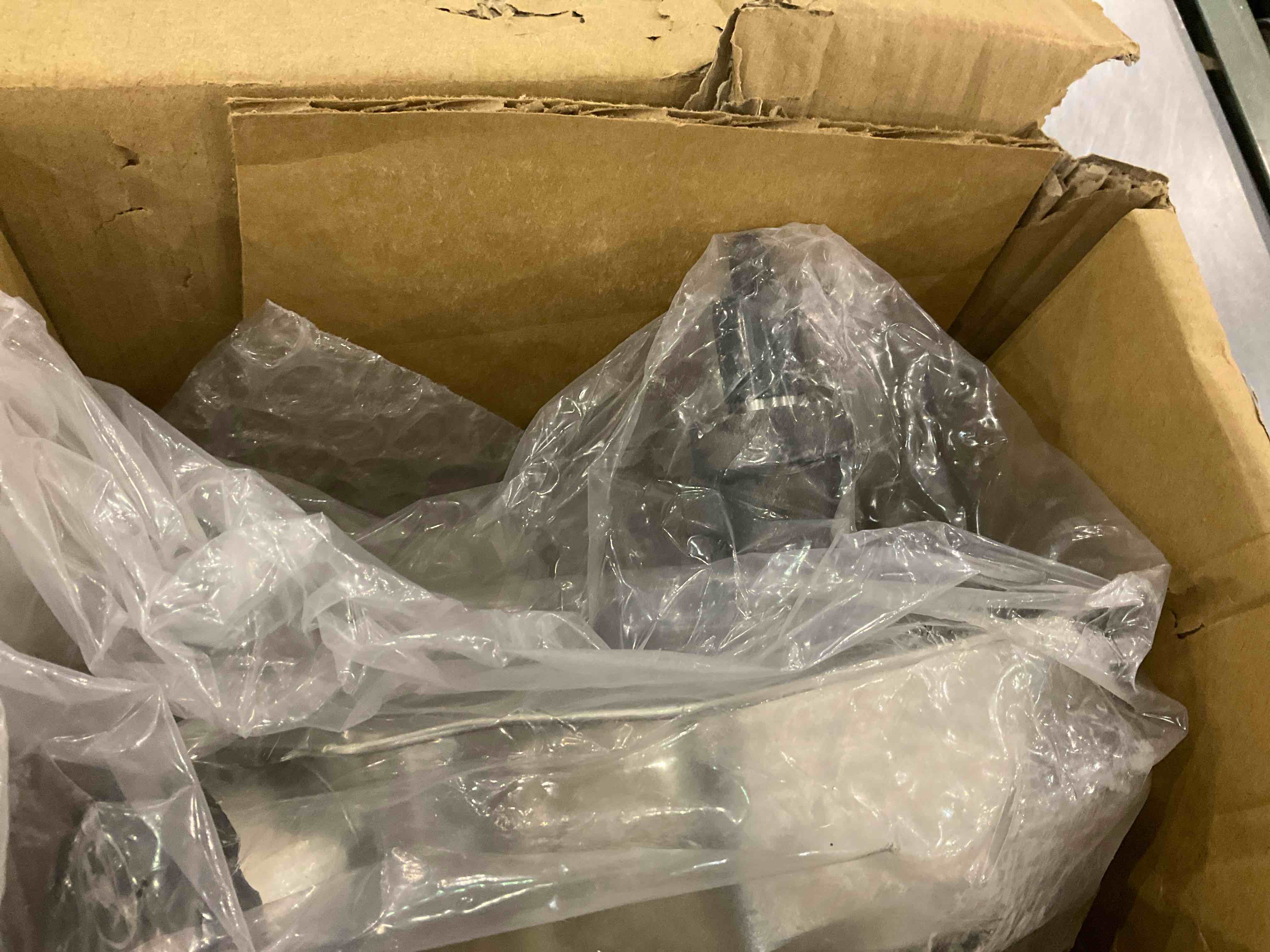 https://s3.amazonaws.com/lotting-images-prod/BargainHunt/EXS01532807_1714045646733.jpeg