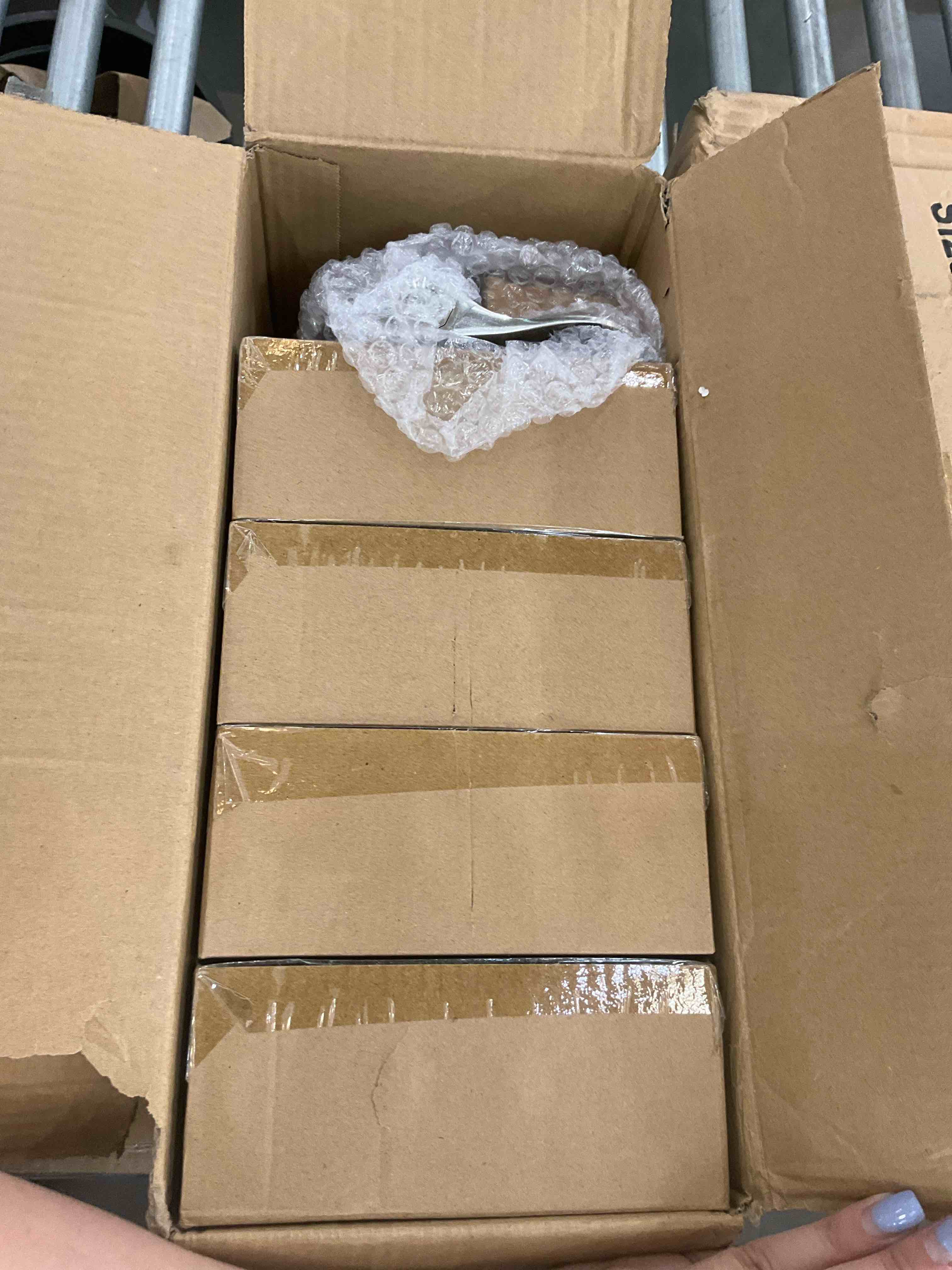 https://s3.amazonaws.com/lotting-images-prod/BargainHunt/EXS01534093_1715280149265.jpeg
