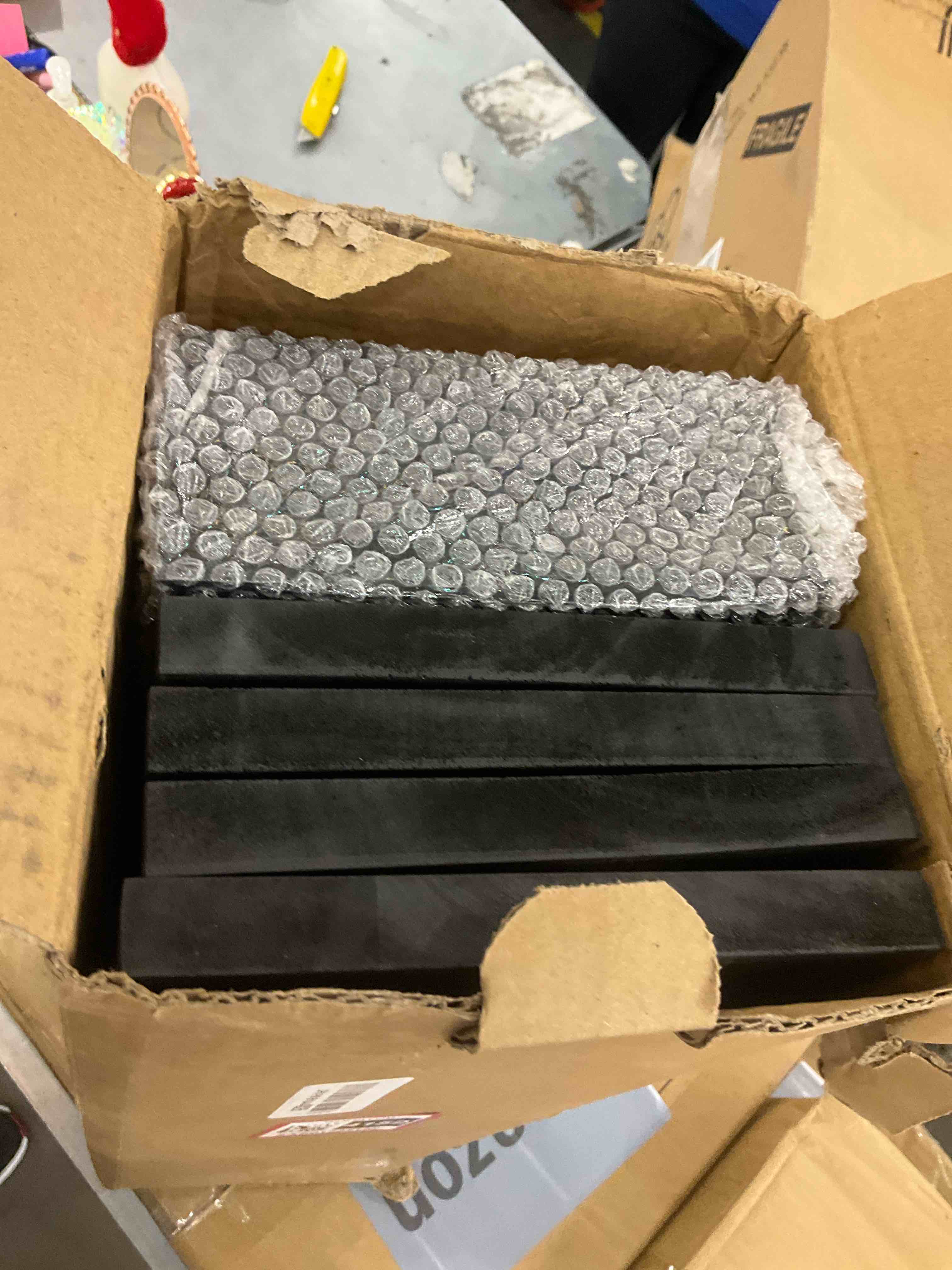 https://s3.amazonaws.com/lotting-images-prod/BargainHunt/EXS01534152_1715347538050.jpeg