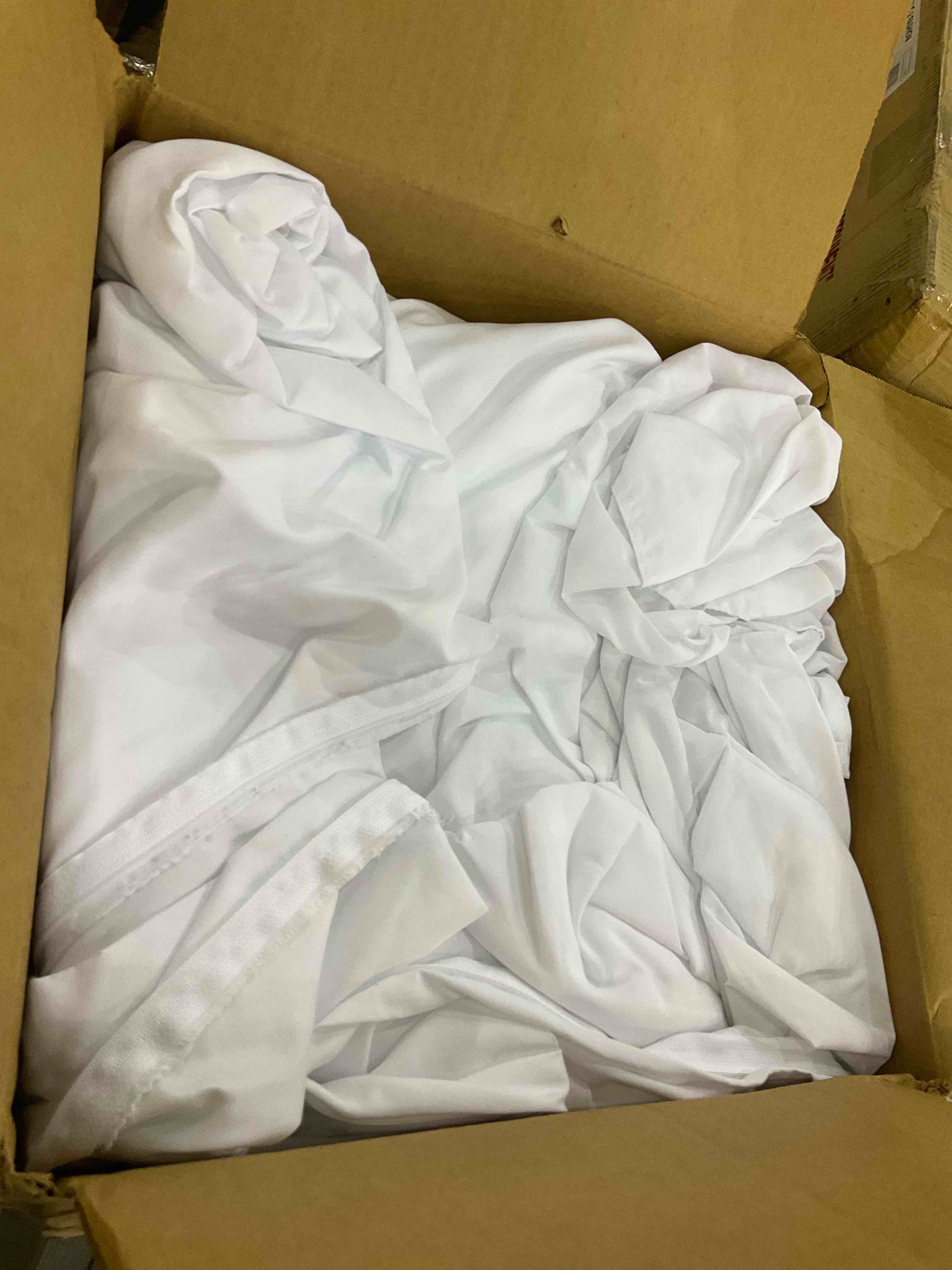 https://s3.amazonaws.com/lotting-images-prod/BargainHunt/EXS01534287_1715603793526.jpeg