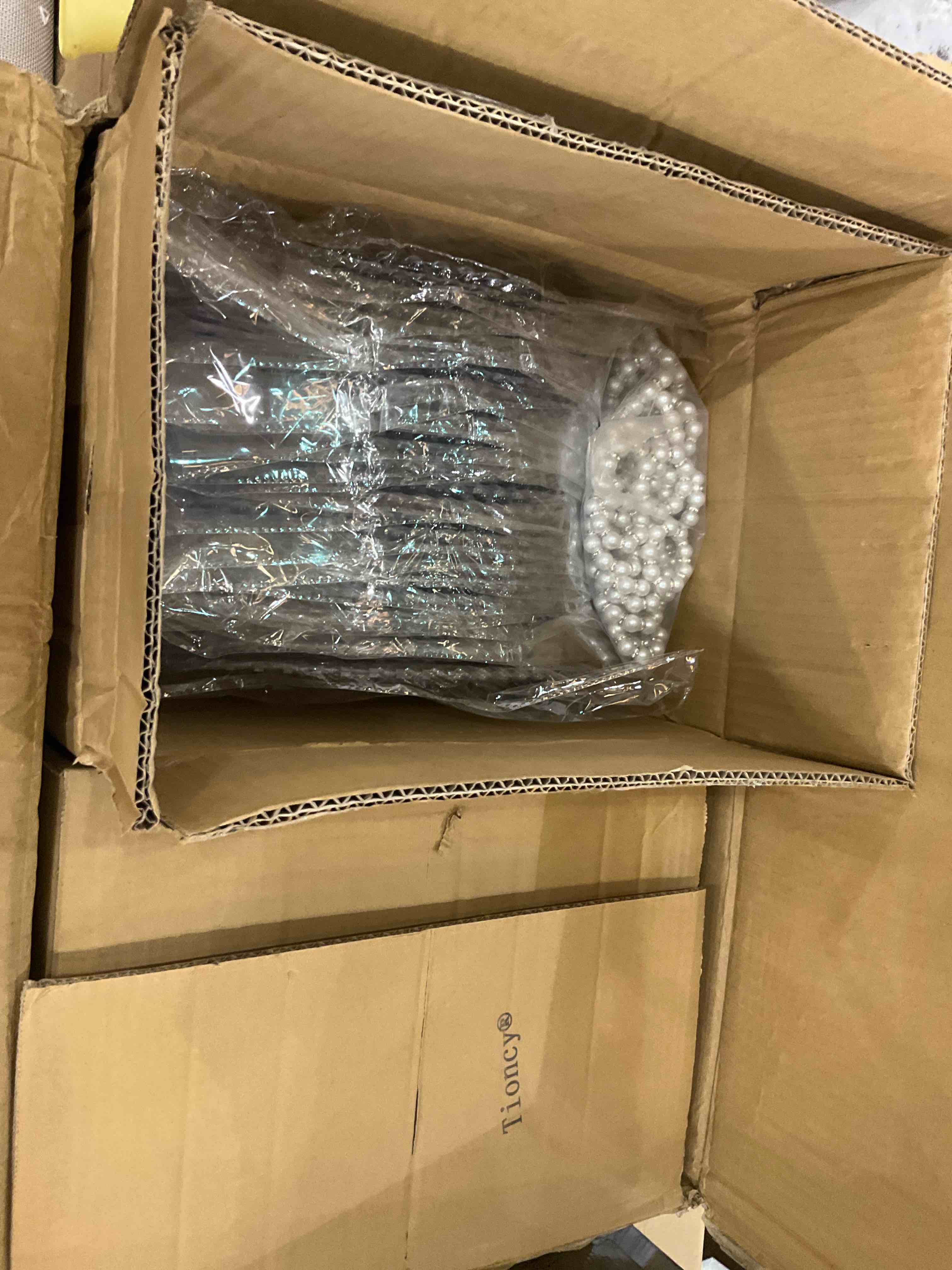 https://s3.amazonaws.com/lotting-images-prod/BargainHunt/EXS01534447_1715879143079.jpeg