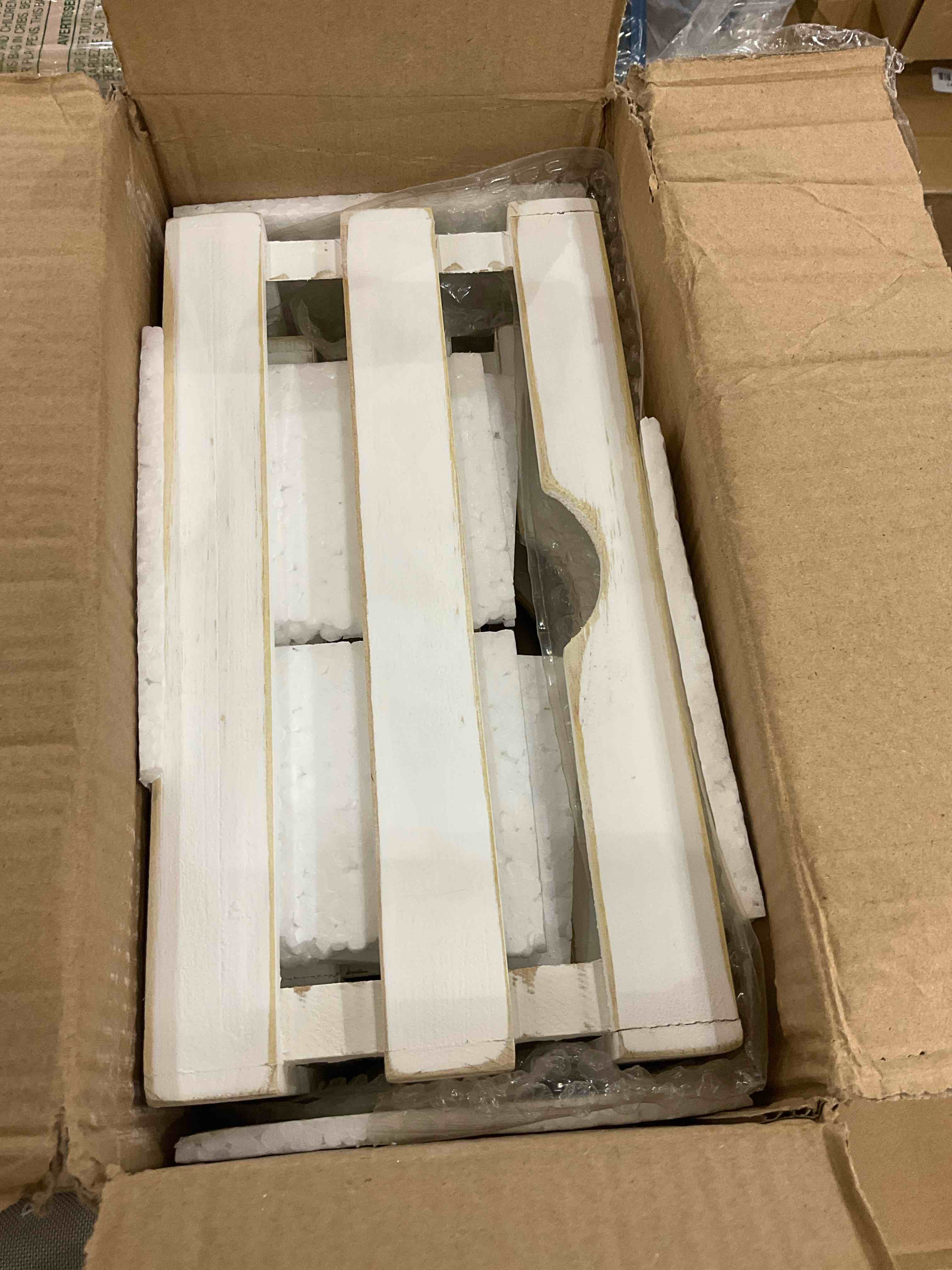 https://s3.amazonaws.com/lotting-images-prod/BargainHunt/EXS01534455_1715880462676.jpeg