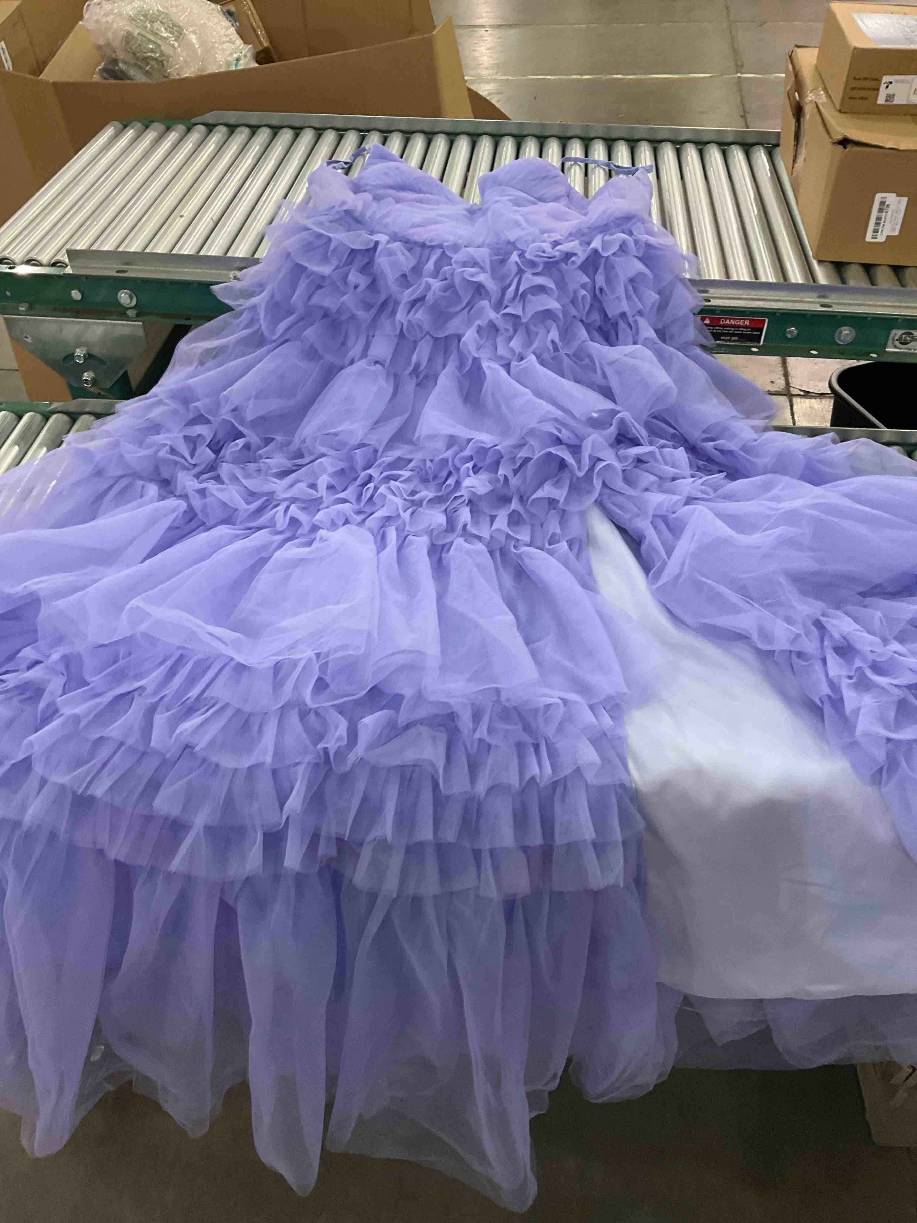 https://s3.amazonaws.com/lotting-images-prod/BargainHunt/EXS01534457_1715880733273.jpeg