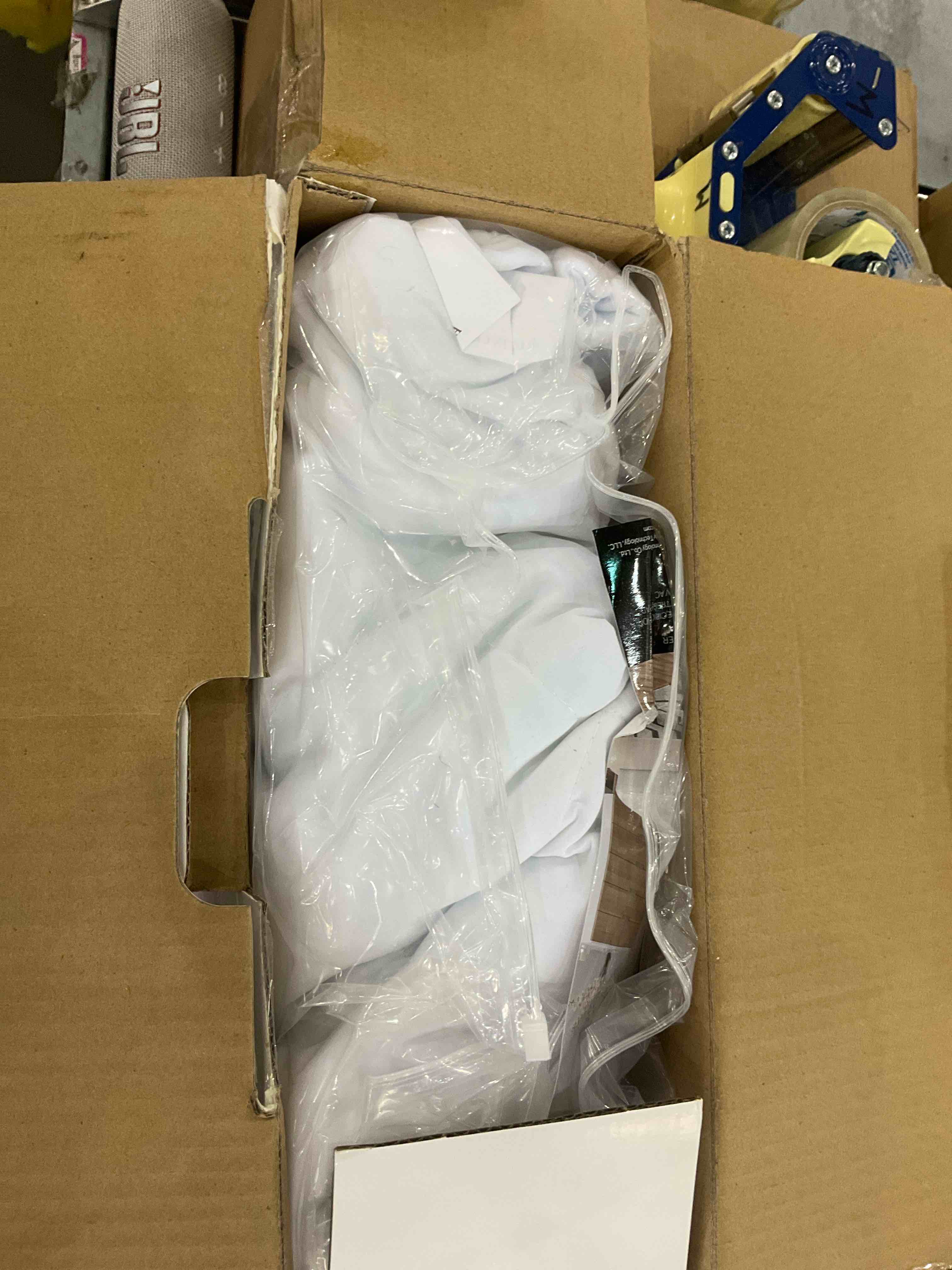 https://s3.amazonaws.com/lotting-images-prod/BargainHunt/EXS01534460_1715881026287.jpeg