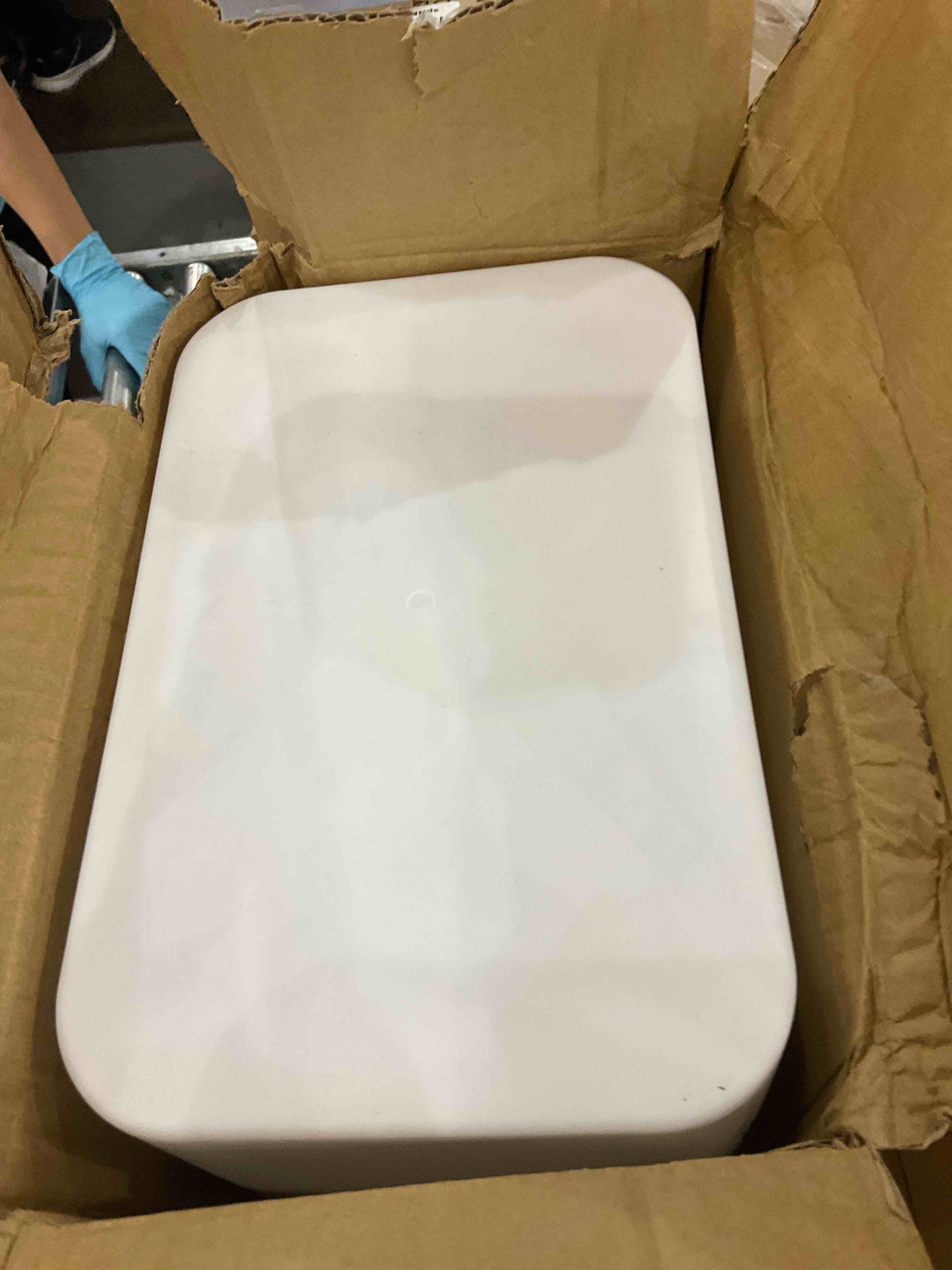 https://s3.amazonaws.com/lotting-images-prod/BargainHunt/EXS01534461_1715881120752.jpeg