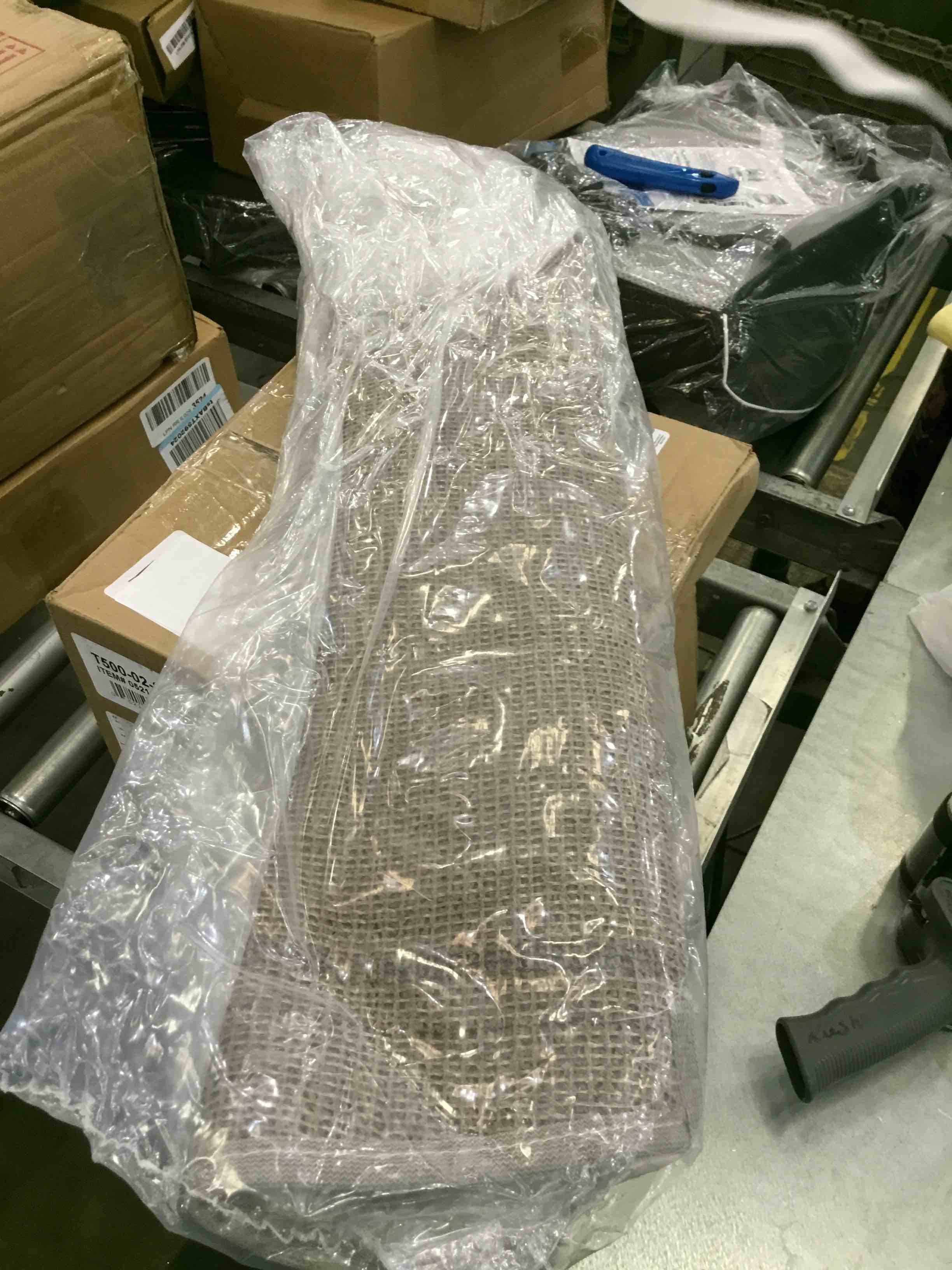 https://s3.amazonaws.com/lotting-images-prod/BargainHunt/EXS01535904_1718809967871.jpeg