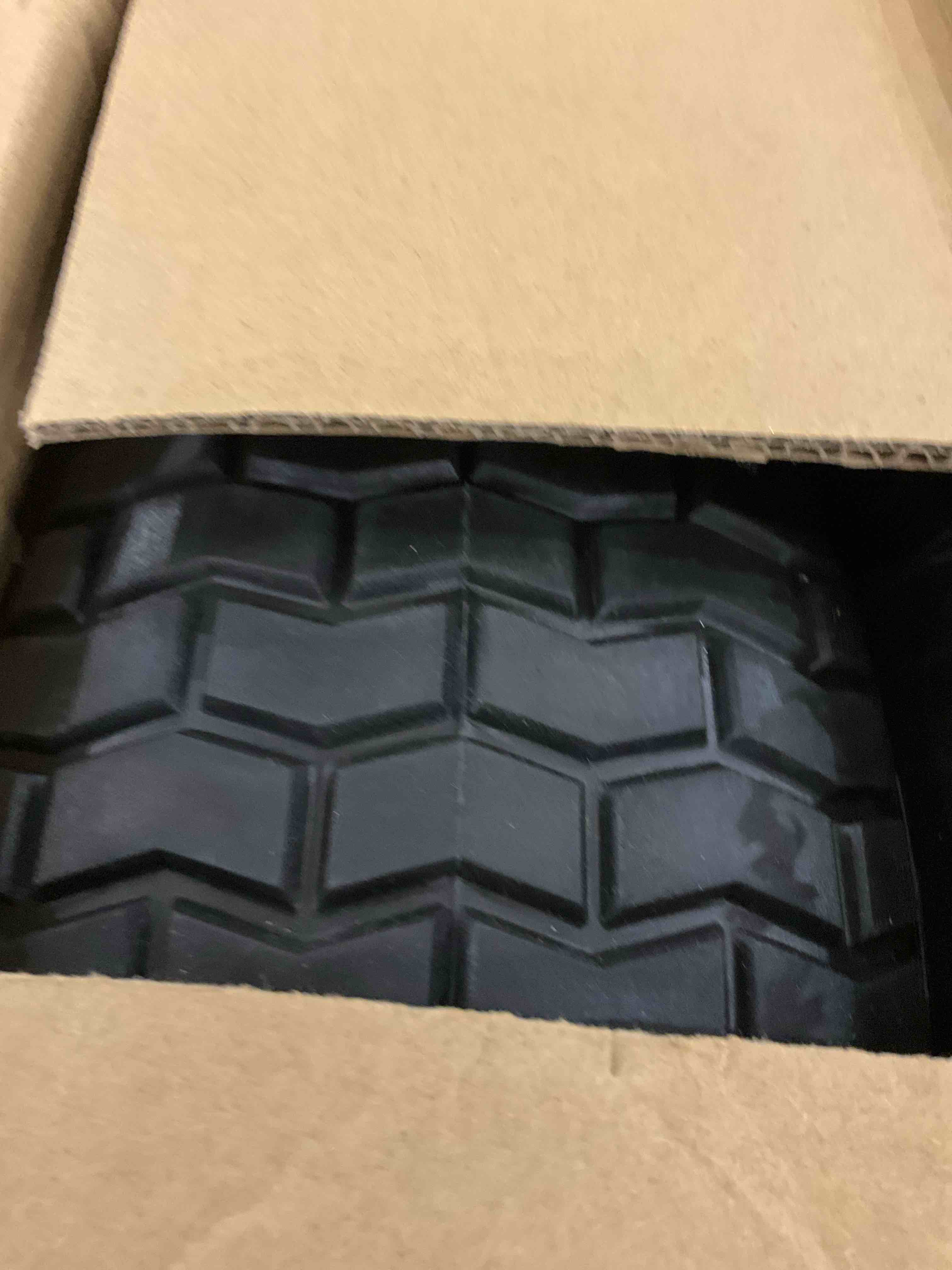https://s3.amazonaws.com/lotting-images-prod/BargainHunt/EXS01536037_1715800286954.jpeg
