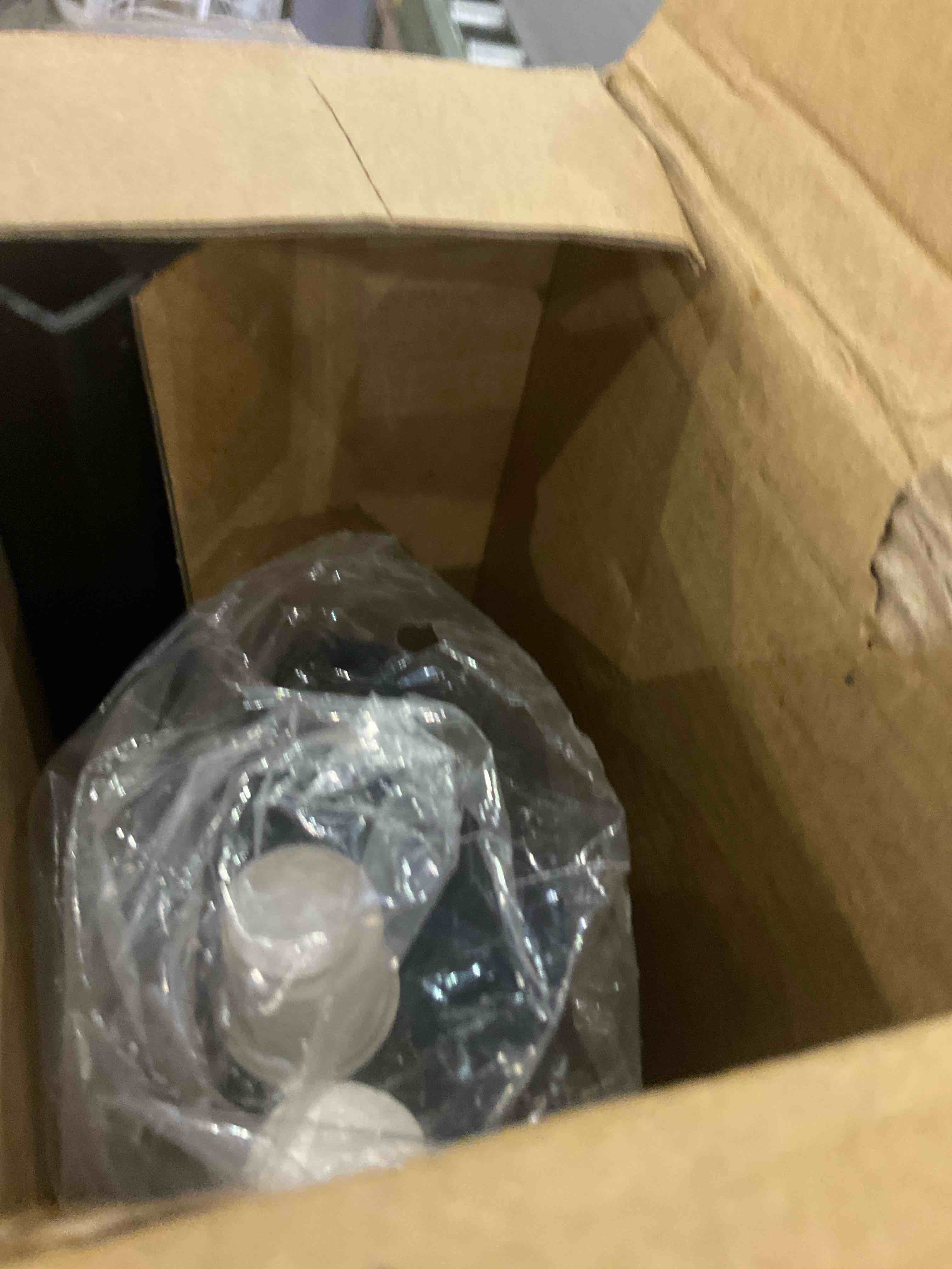 https://s3.amazonaws.com/lotting-images-prod/BargainHunt/EXS01536313_1715958109825.jpeg