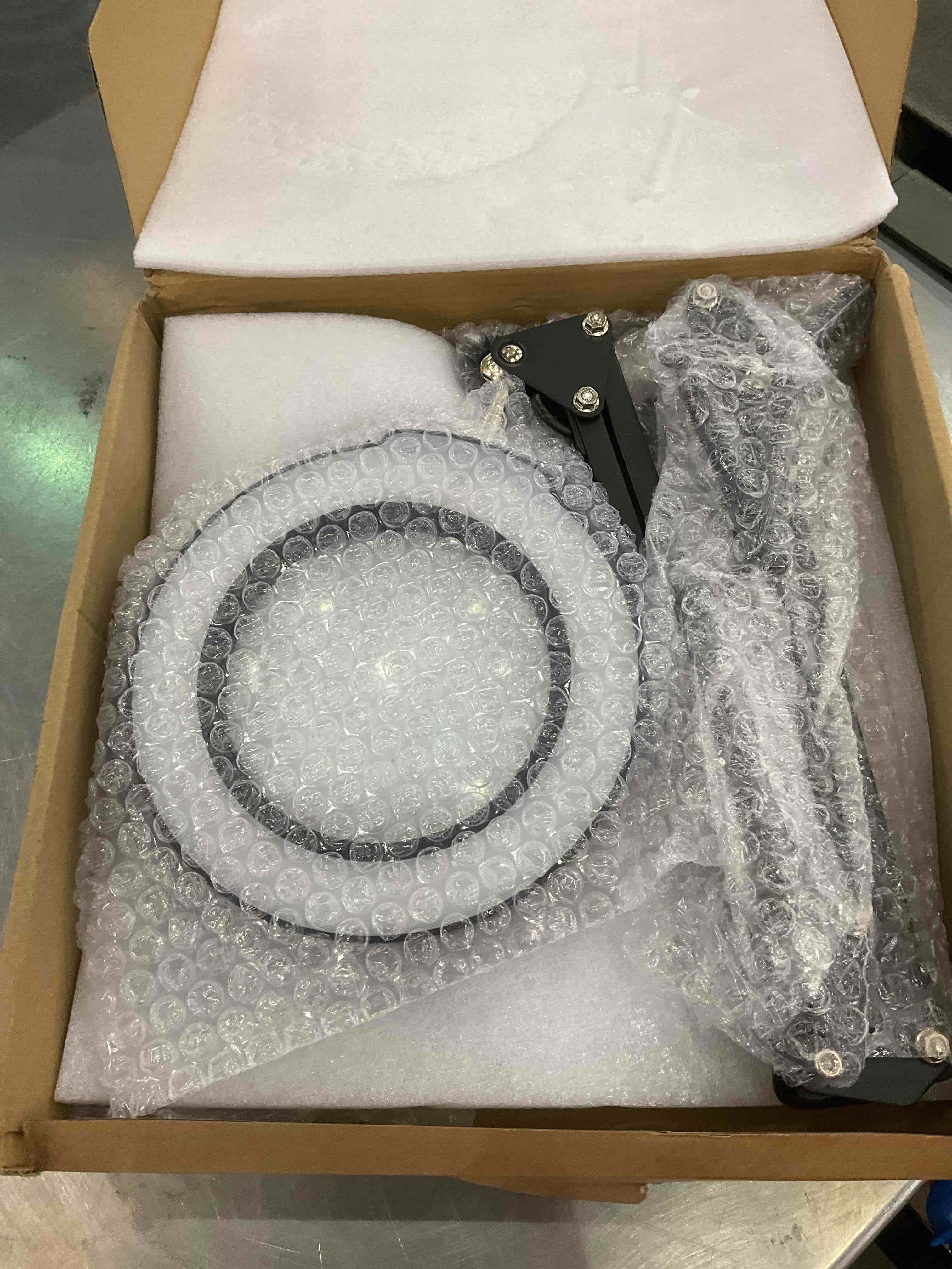 https://s3.amazonaws.com/lotting-images-prod/BargainHunt/EXS01537082_1715093414186.jpeg