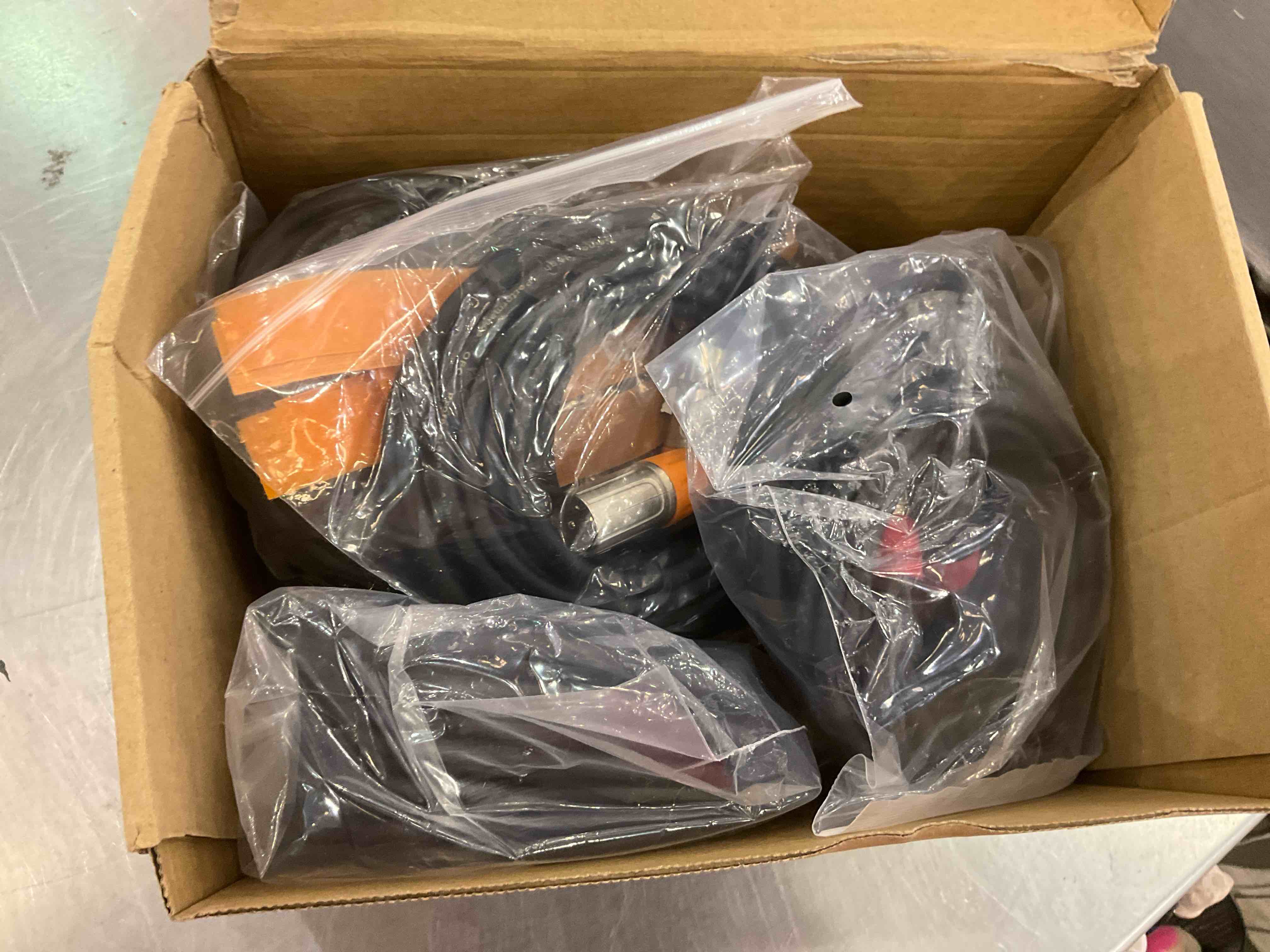 https://s3.amazonaws.com/lotting-images-prod/BargainHunt/EXS01537140_1715107106963.jpeg