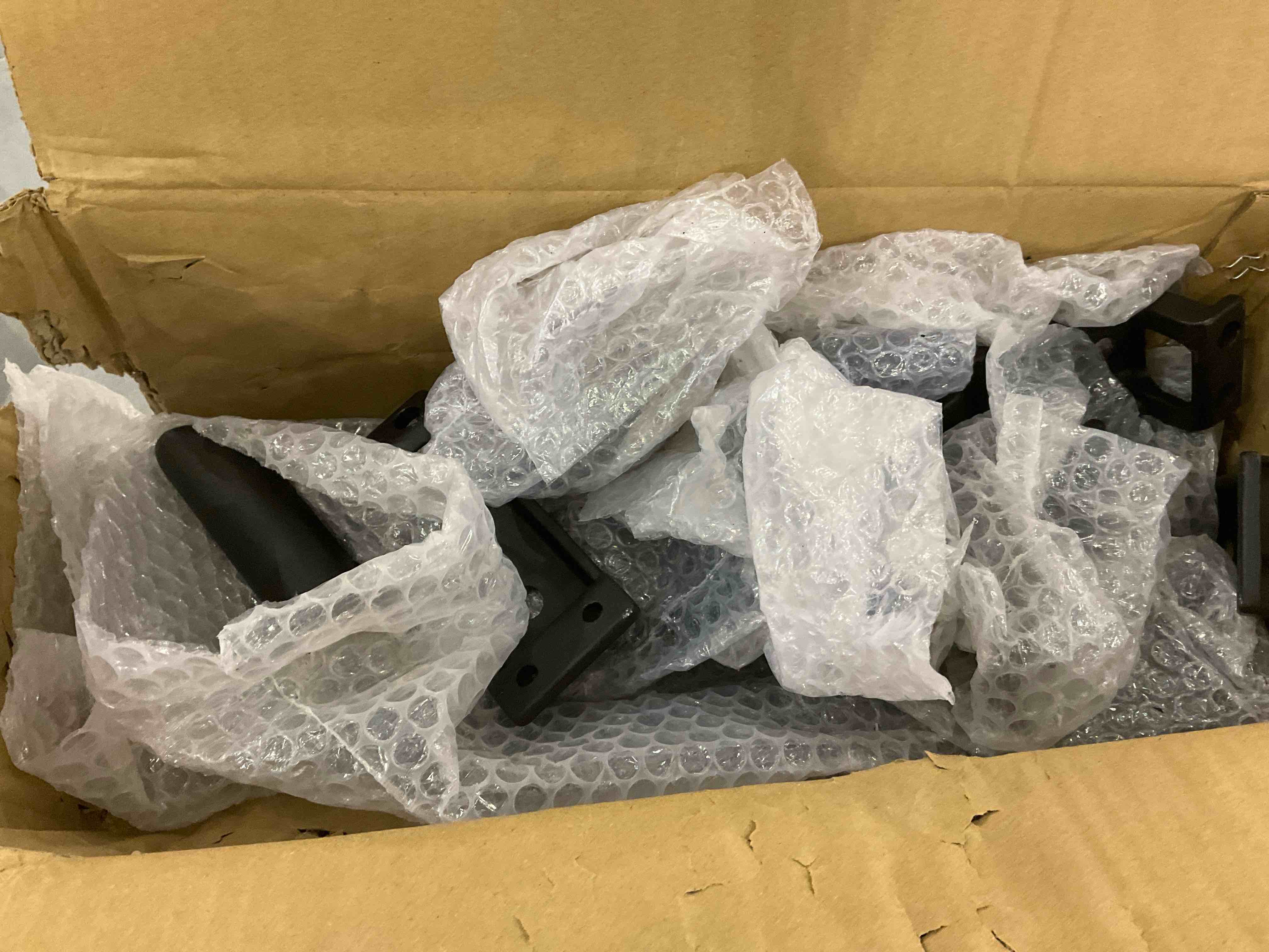 https://s3.amazonaws.com/lotting-images-prod/BargainHunt/EXS01537177_1715169399787.jpeg