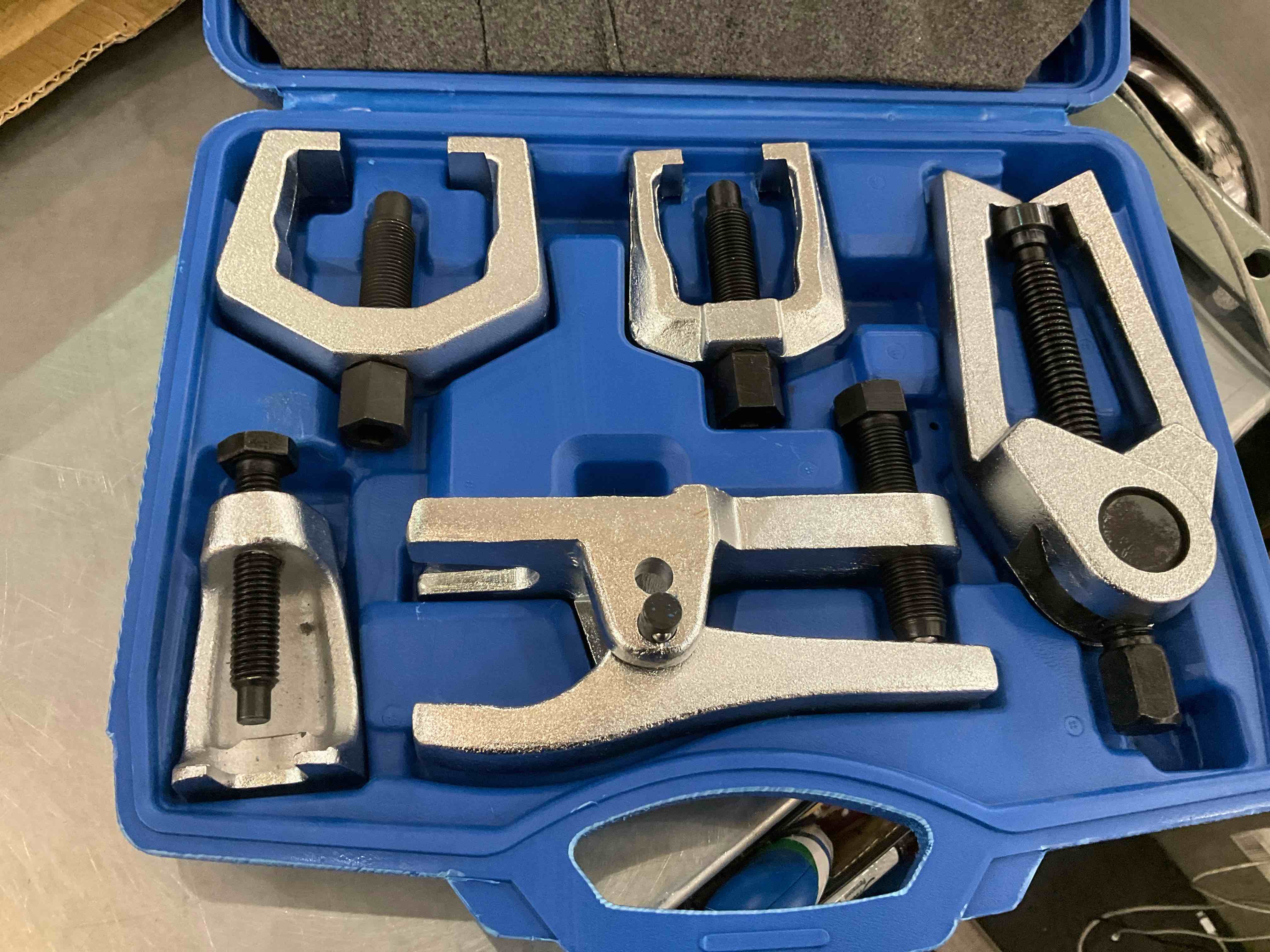 https://s3.amazonaws.com/lotting-images-prod/BargainHunt/EXS01537422_1715267734851.jpeg