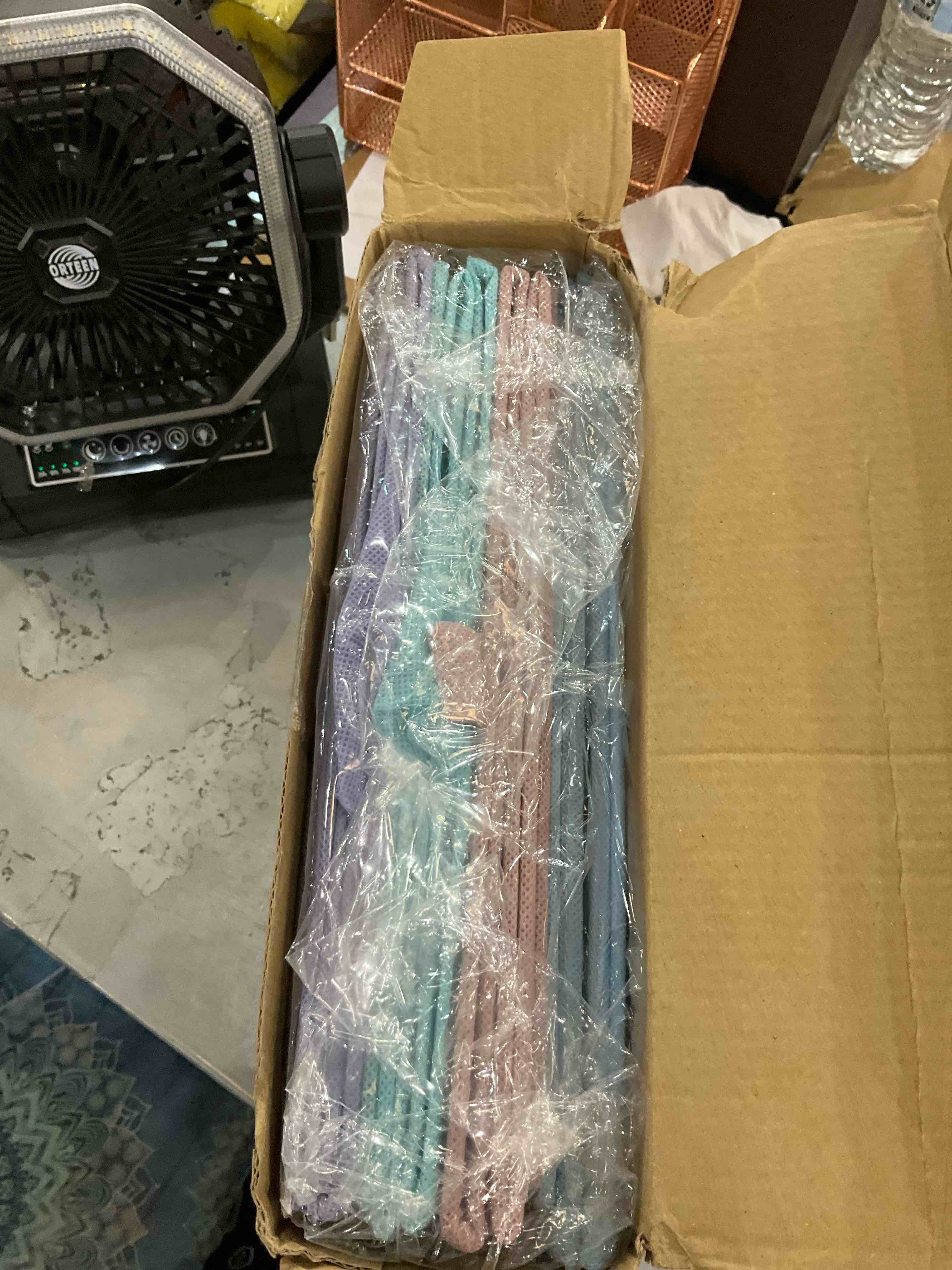 https://s3.amazonaws.com/lotting-images-prod/BargainHunt/EXS01537598_1714396944489.jpeg