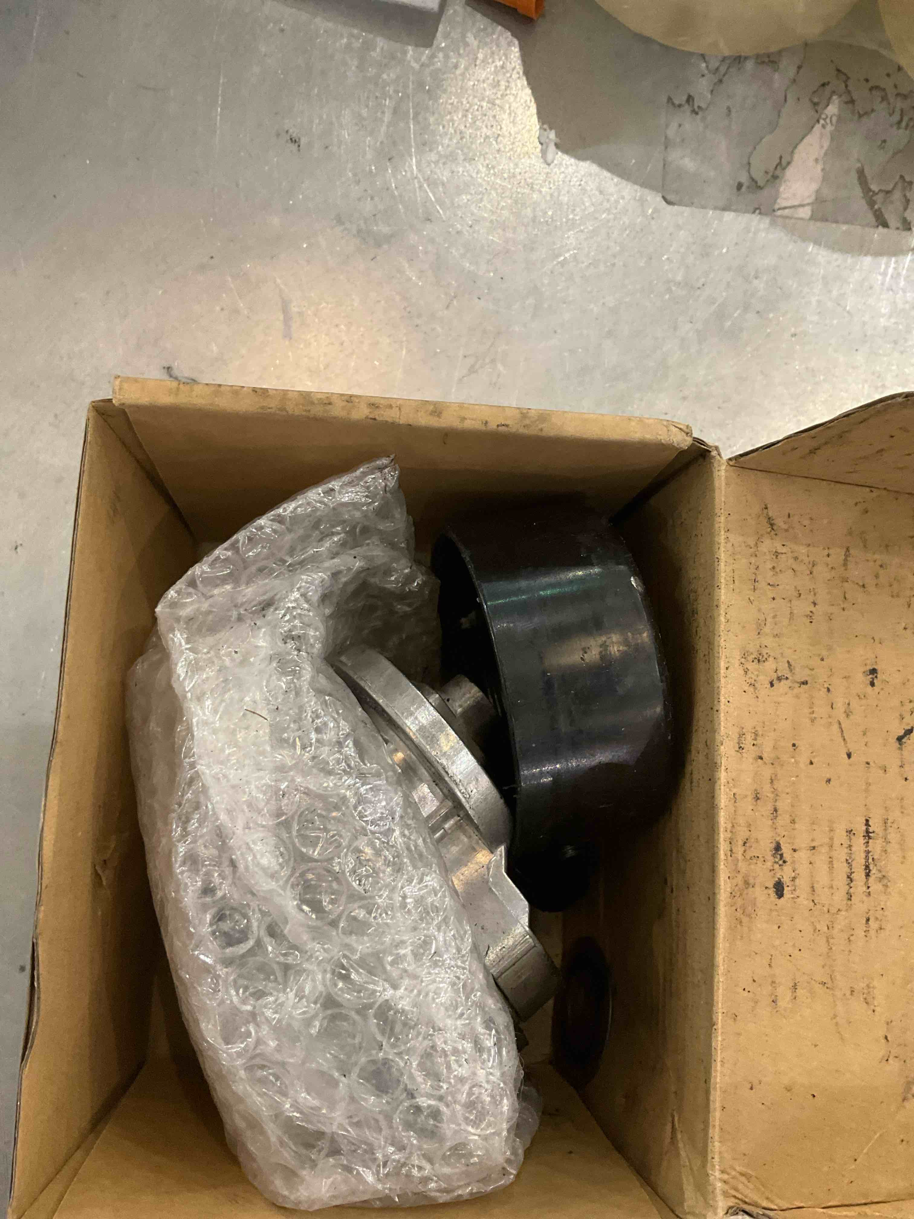 https://s3.amazonaws.com/lotting-images-prod/BargainHunt/EXS01537653_1714403637562.jpeg