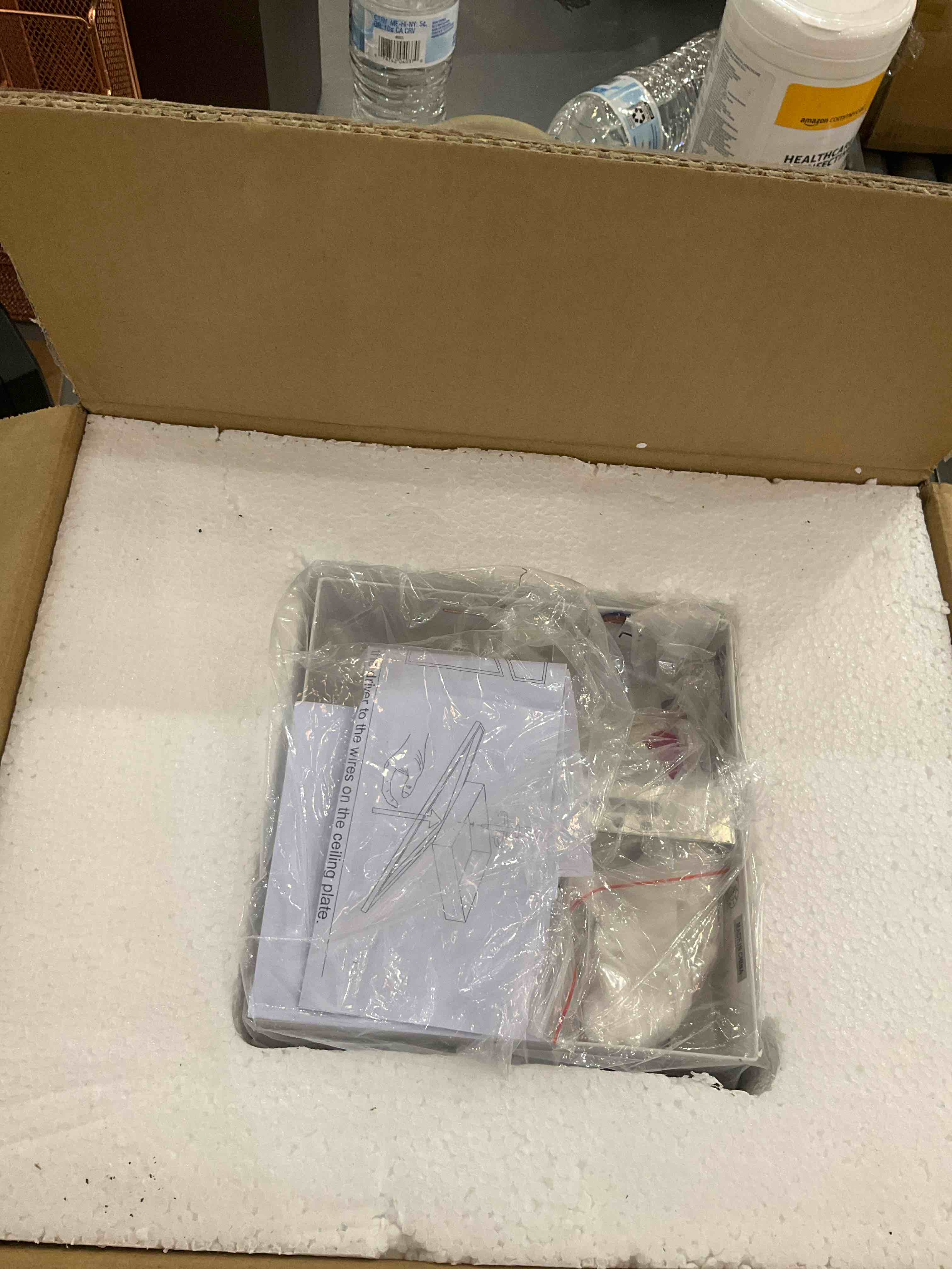 https://s3.amazonaws.com/lotting-images-prod/BargainHunt/EXS01537740_1714417276494.jpeg