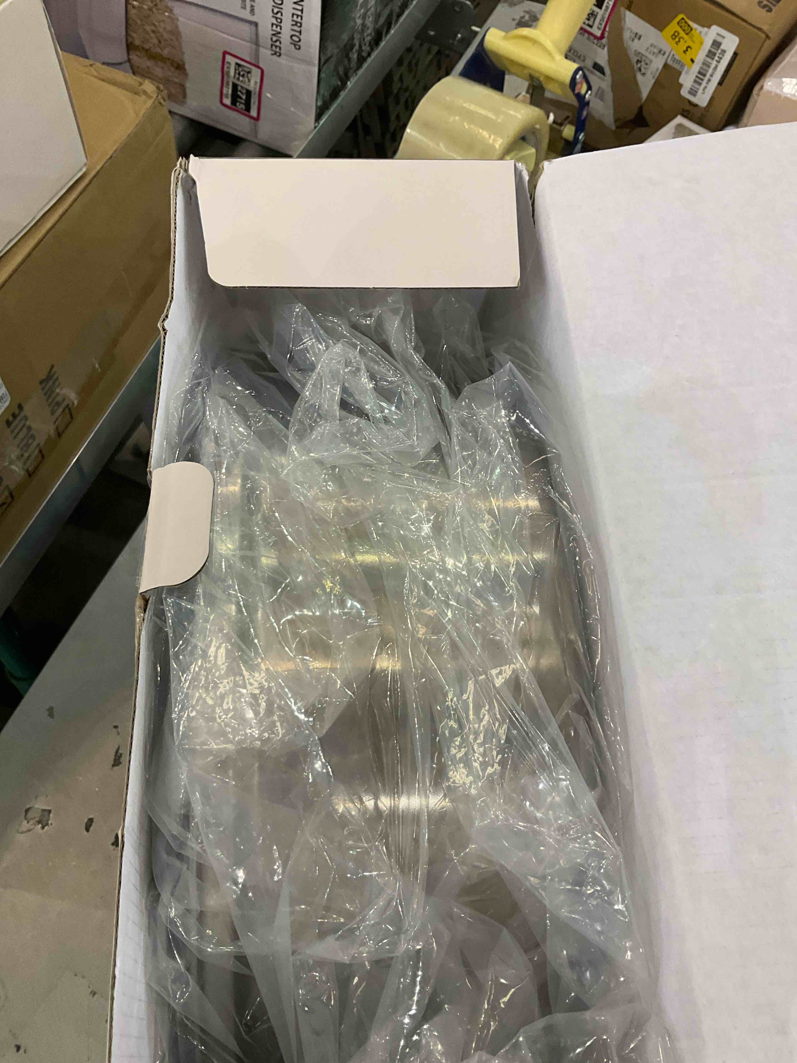 https://s3.amazonaws.com/lotting-images-prod/BargainHunt/EXS01537829_1714490955040.jpeg
