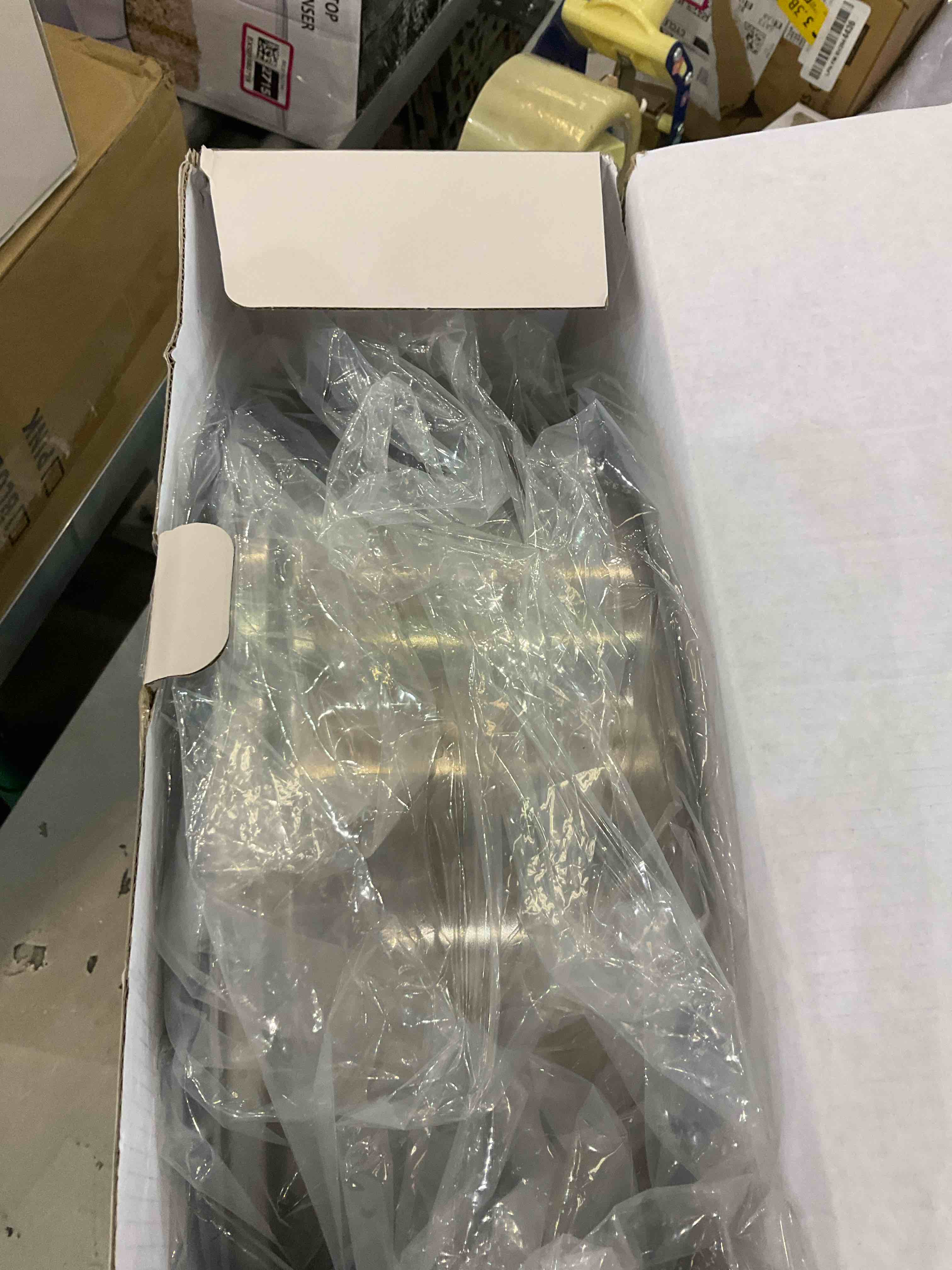 https://s3.amazonaws.com/lotting-images-prod/BargainHunt/EXS01537829_1714490956996.jpeg