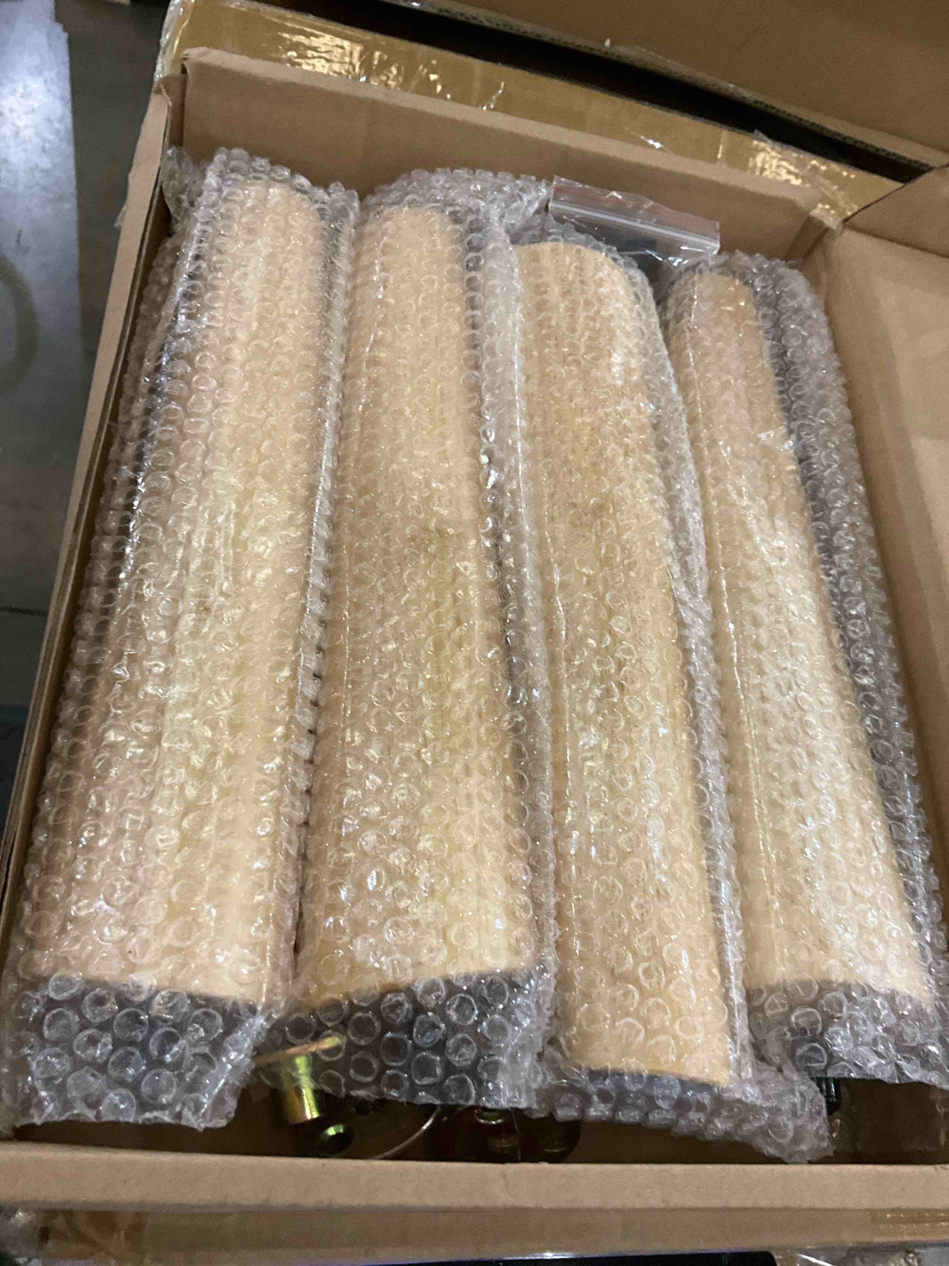 https://s3.amazonaws.com/lotting-images-prod/BargainHunt/EXS01538081_1713965243367.jpeg