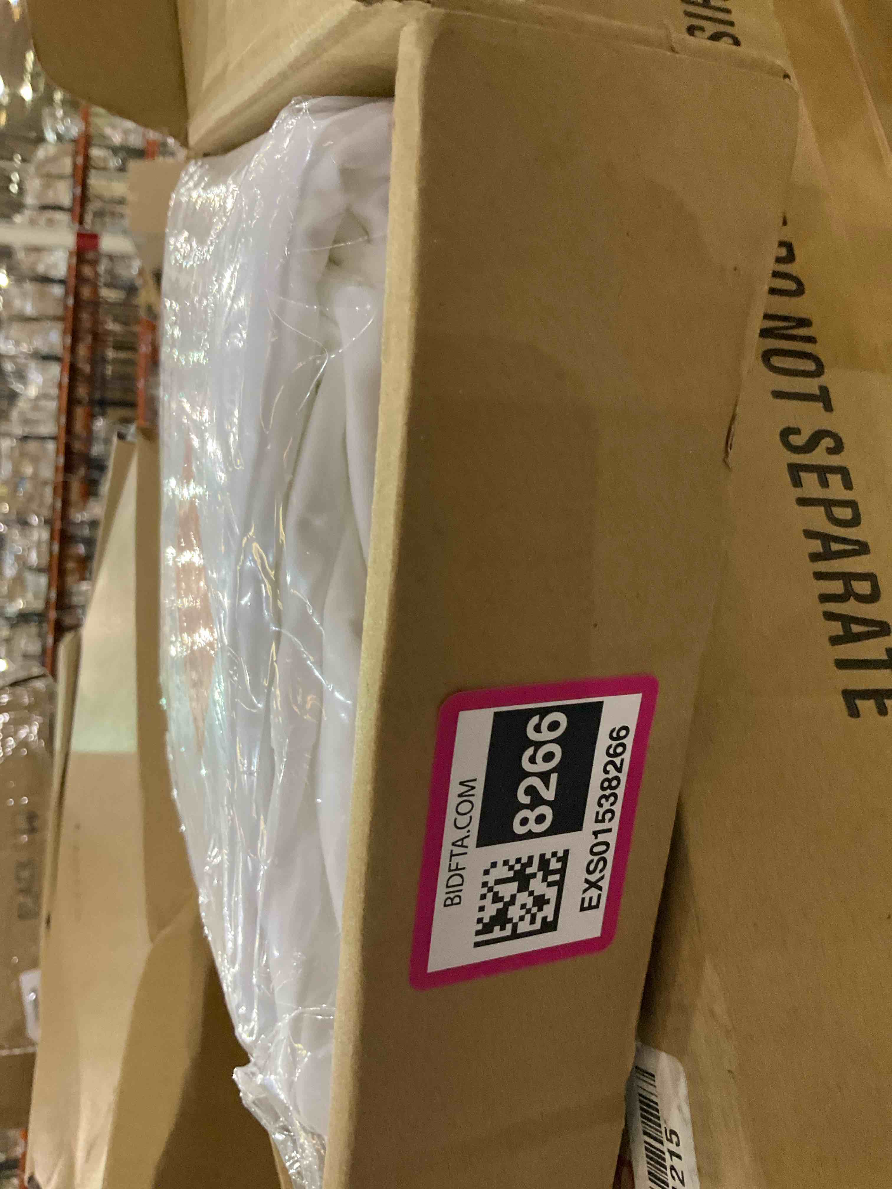 https://s3.amazonaws.com/lotting-images-prod/BargainHunt/EXS01538266_1714395212186.jpeg