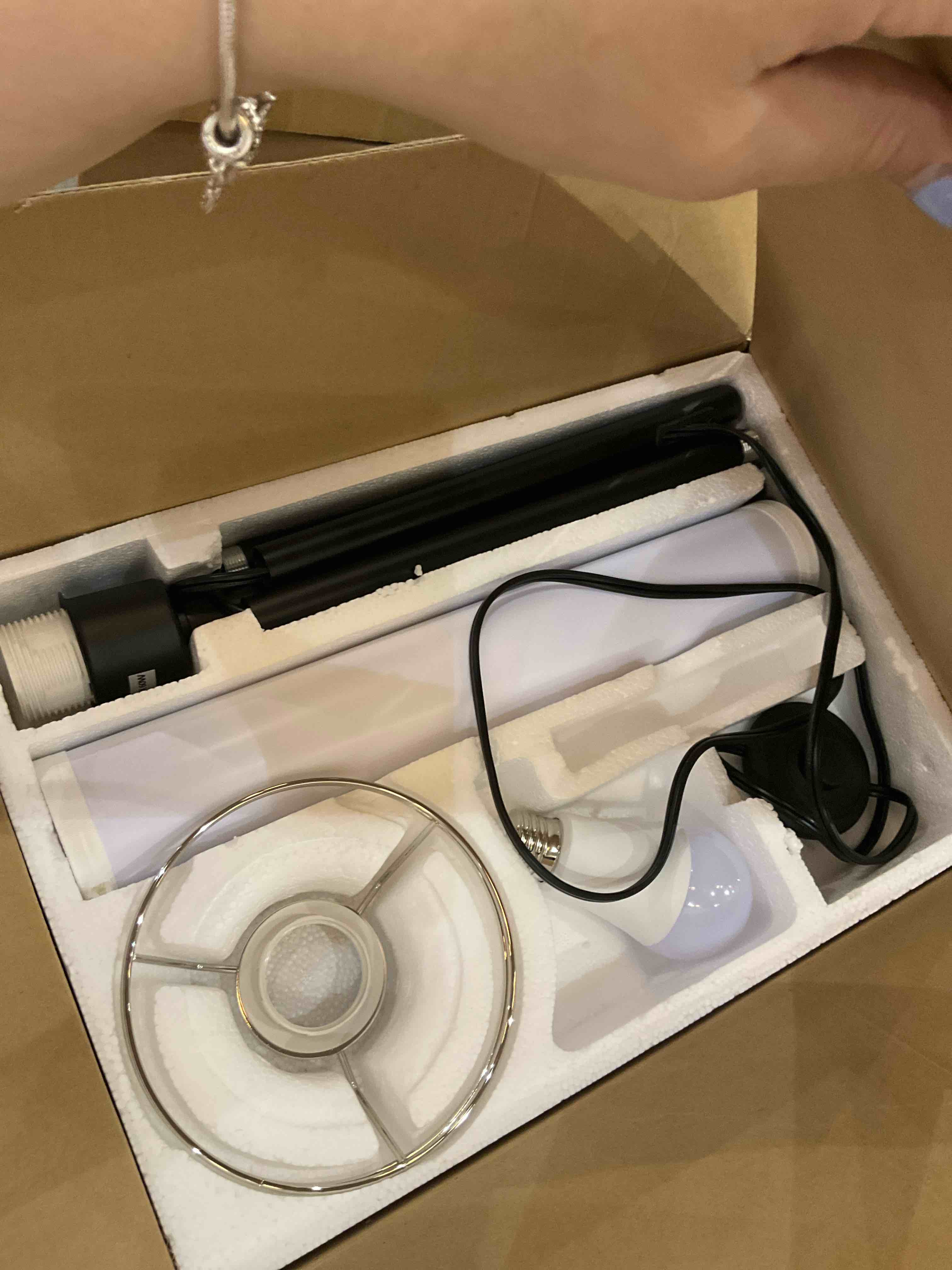https://s3.amazonaws.com/lotting-images-prod/BargainHunt/EXS01538283_1714398690270.jpeg