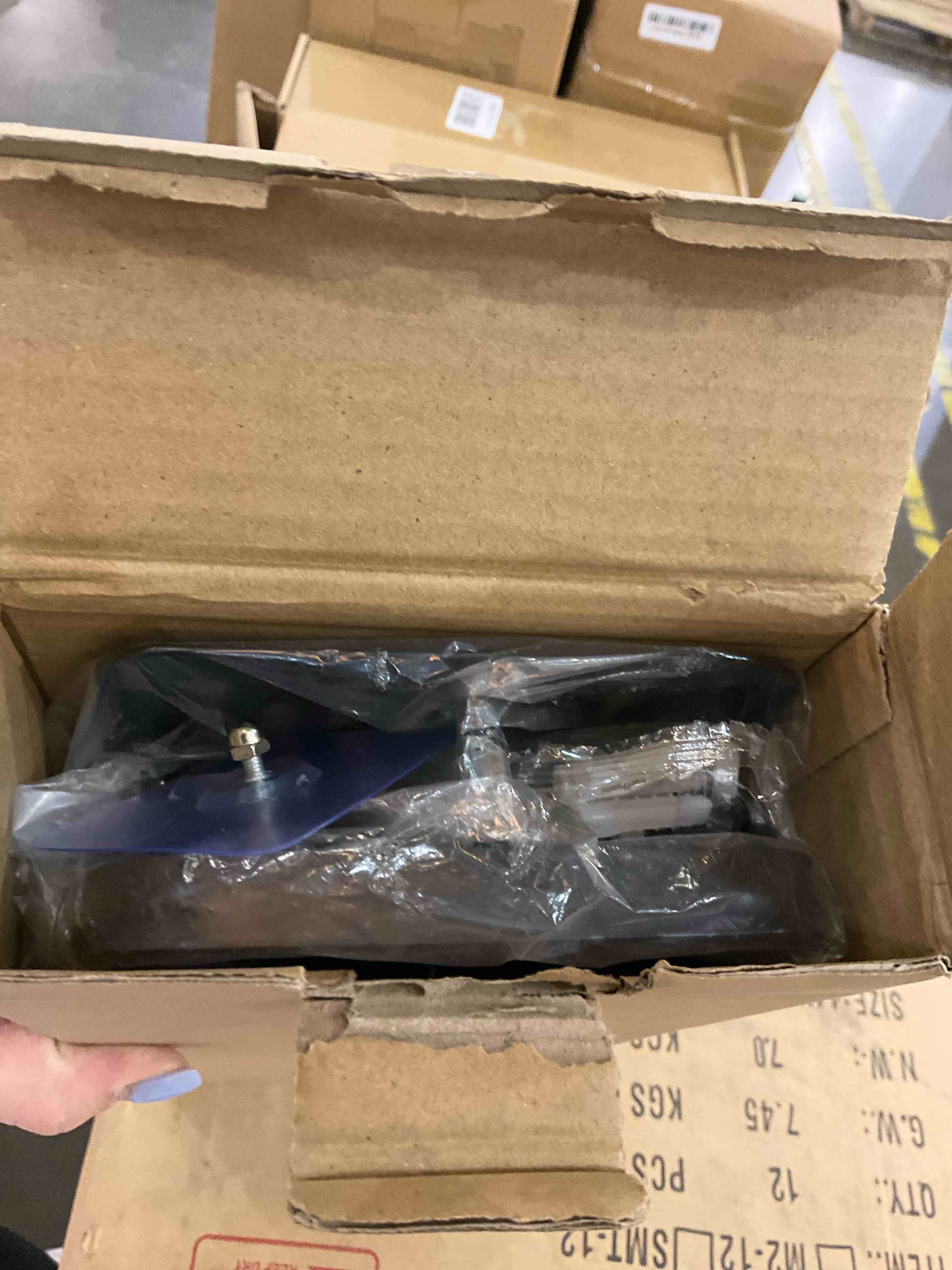 https://s3.amazonaws.com/lotting-images-prod/BargainHunt/EXS01538286_1714398896266.jpeg
