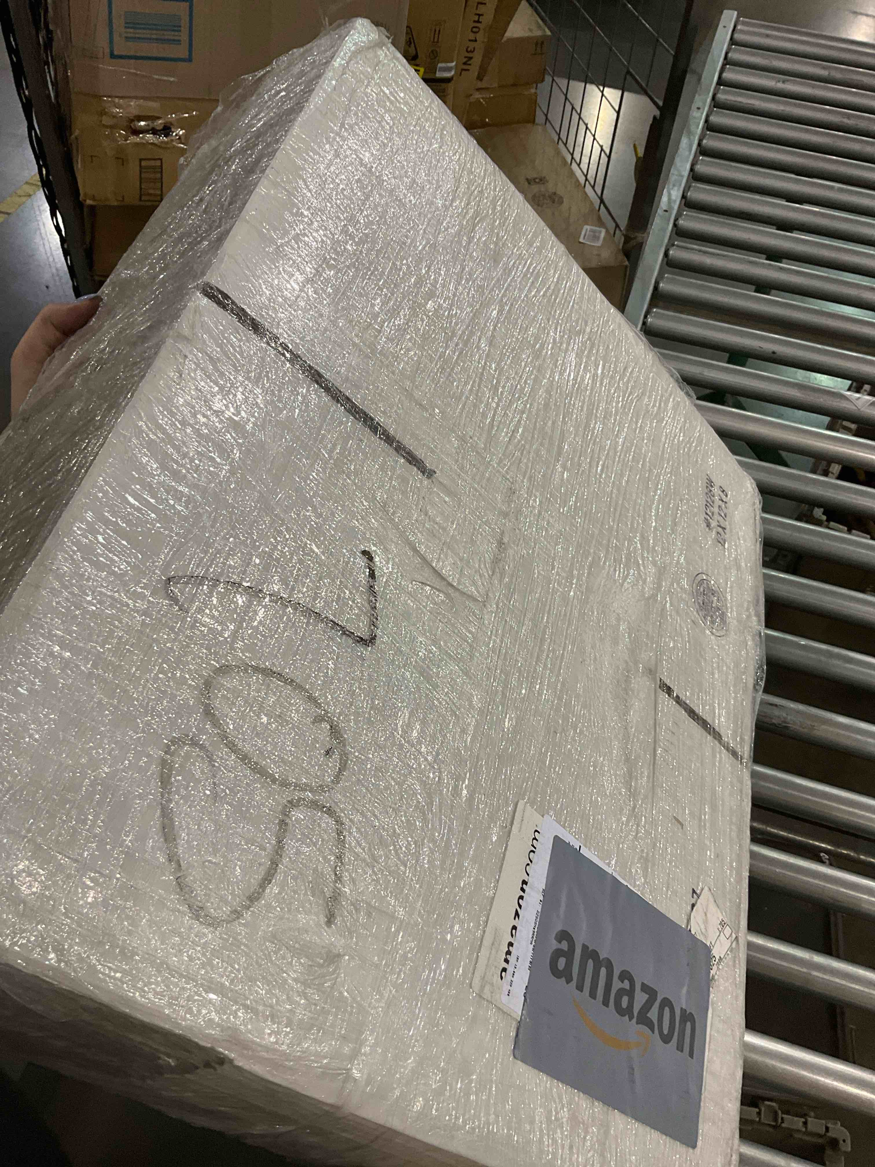 https://s3.amazonaws.com/lotting-images-prod/BargainHunt/EXS01538381_1714478855639.jpeg