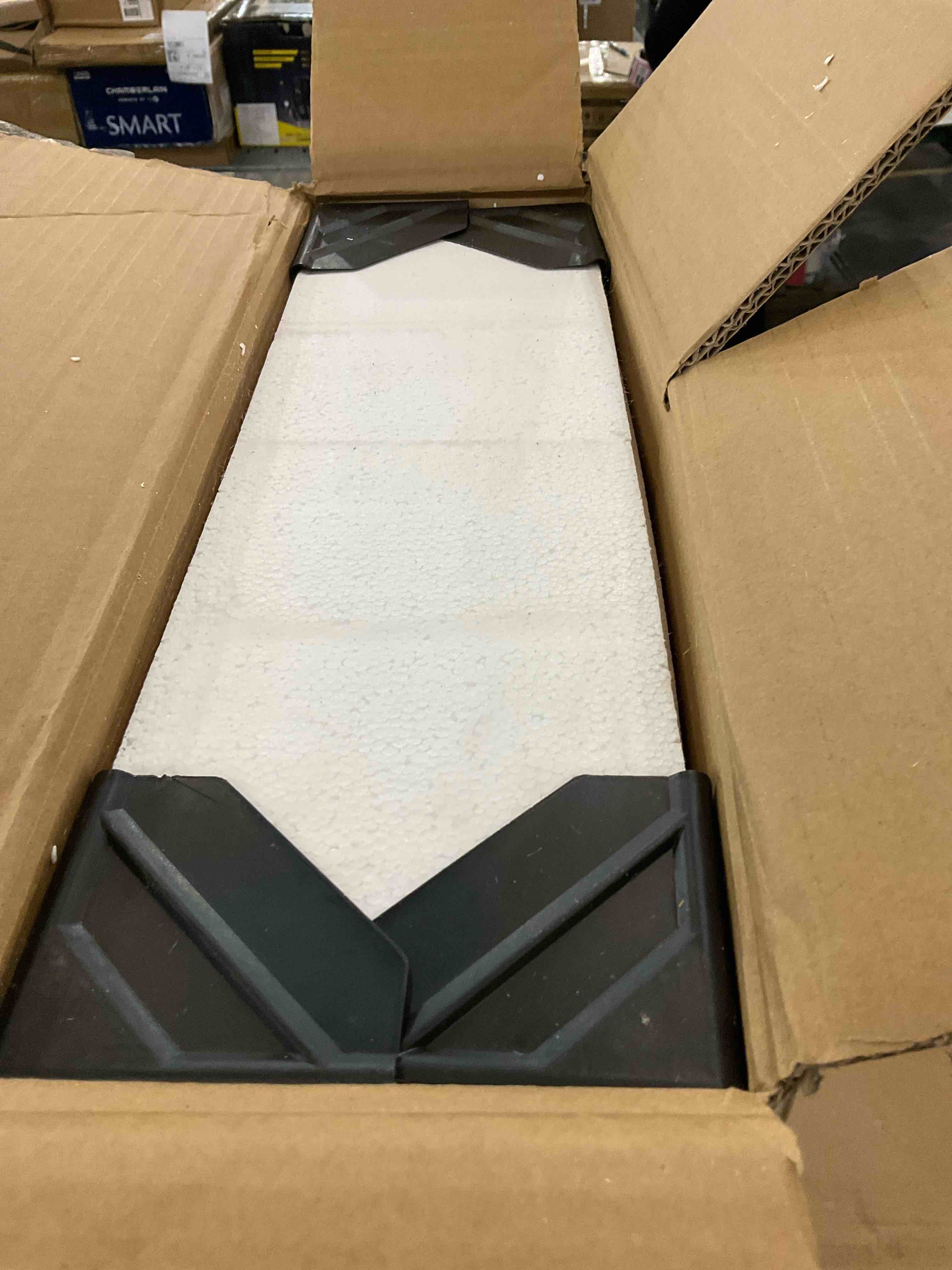 https://s3.amazonaws.com/lotting-images-prod/BargainHunt/EXS01538402_1714484391458.jpeg