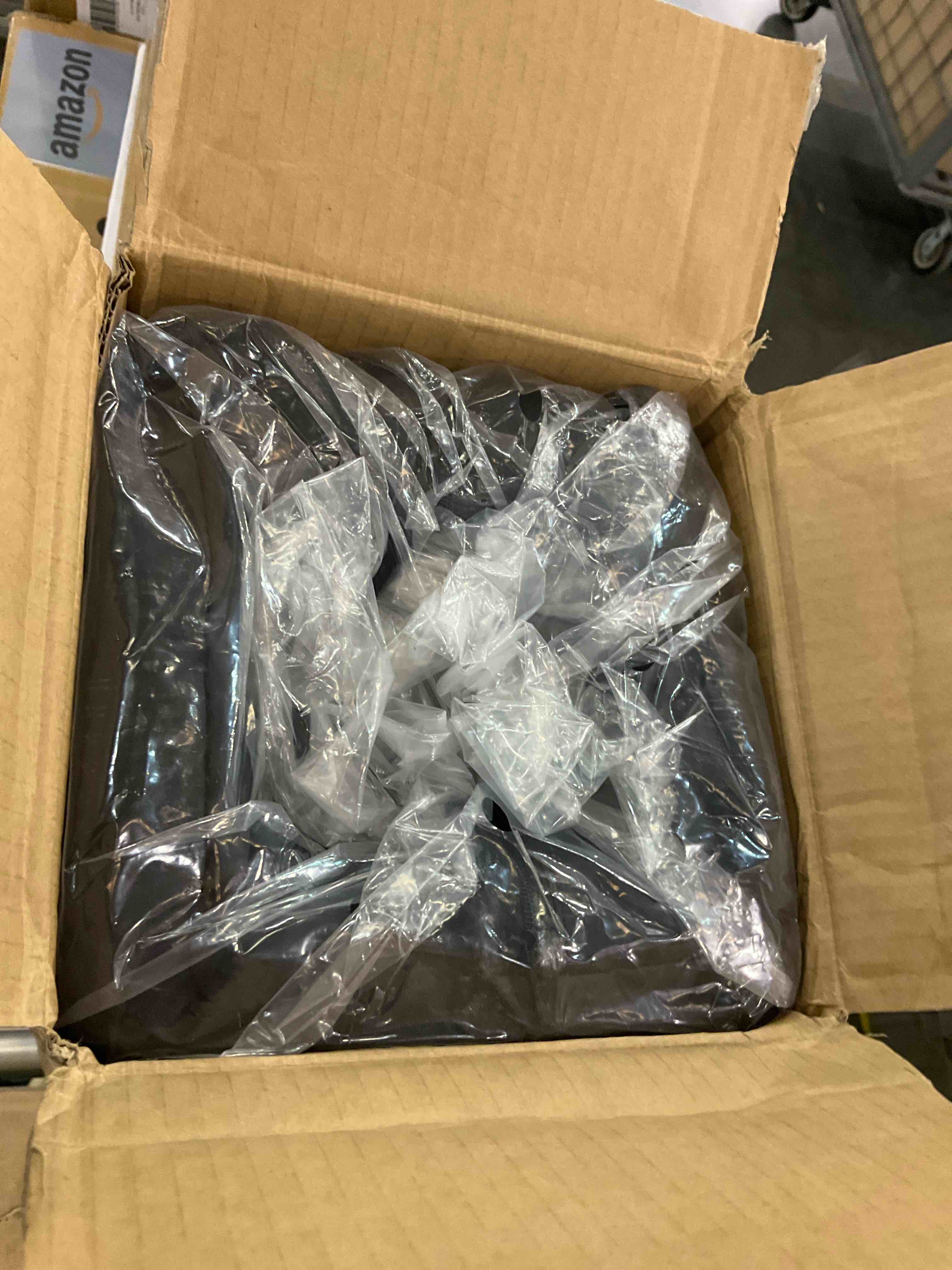https://s3.amazonaws.com/lotting-images-prod/BargainHunt/EXS01538438_1714490570424.jpeg