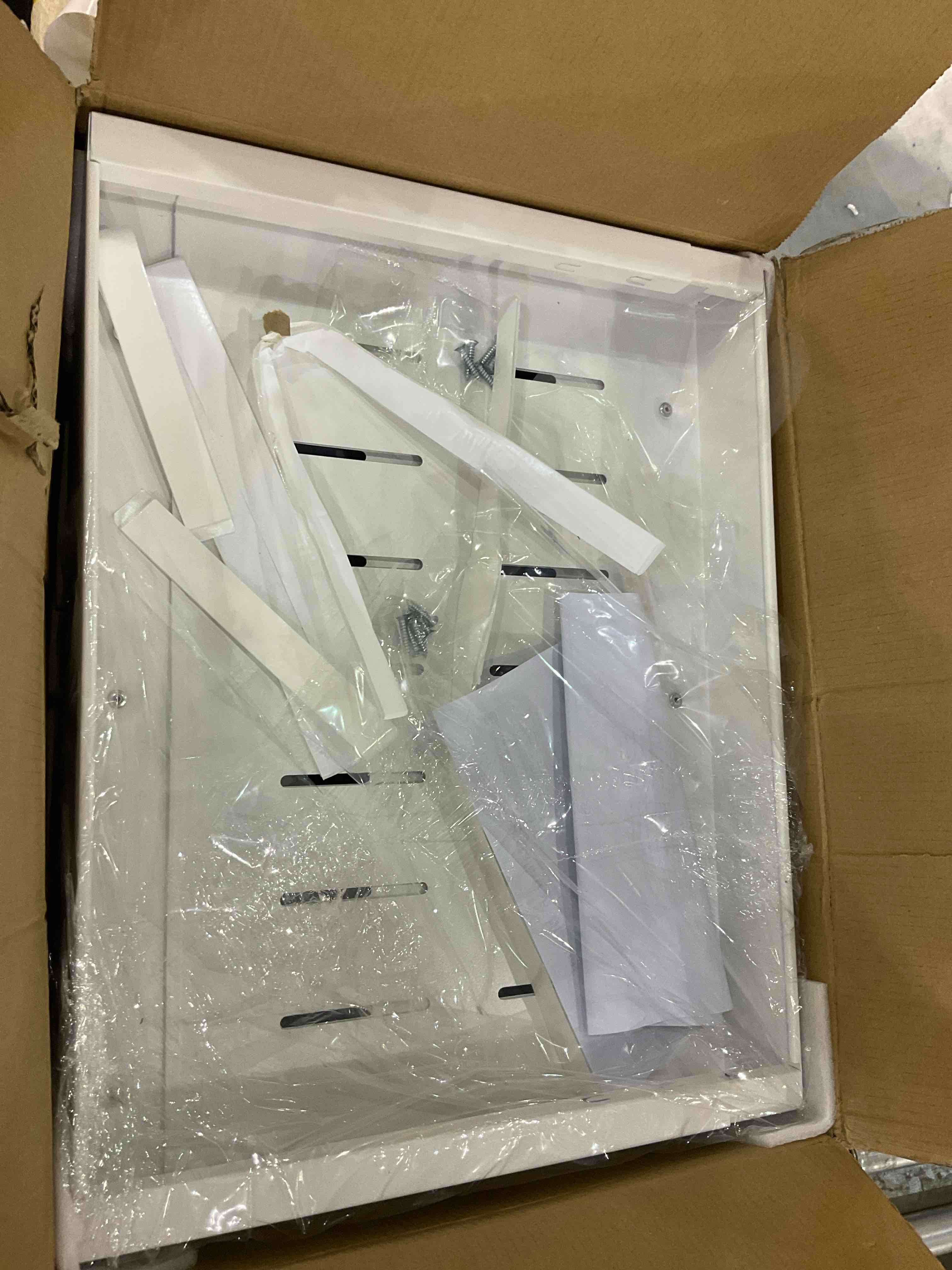 https://s3.amazonaws.com/lotting-images-prod/BargainHunt/EXS01538452_1714564874873.jpeg