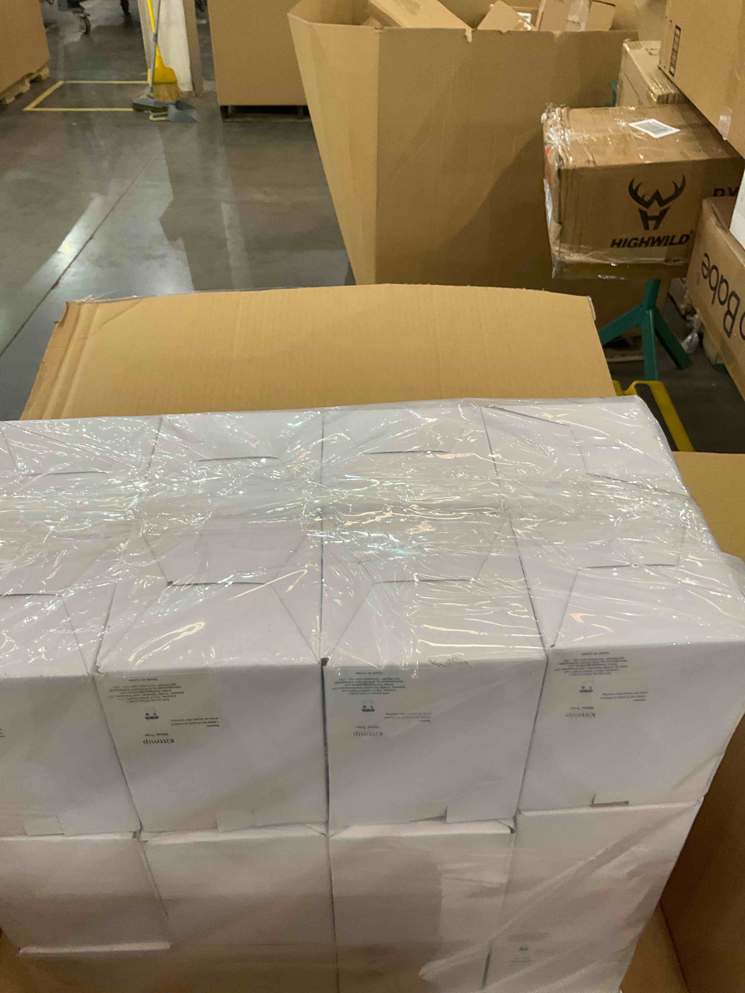 https://s3.amazonaws.com/lotting-images-prod/BargainHunt/EXS01538575_1714677127370.jpeg