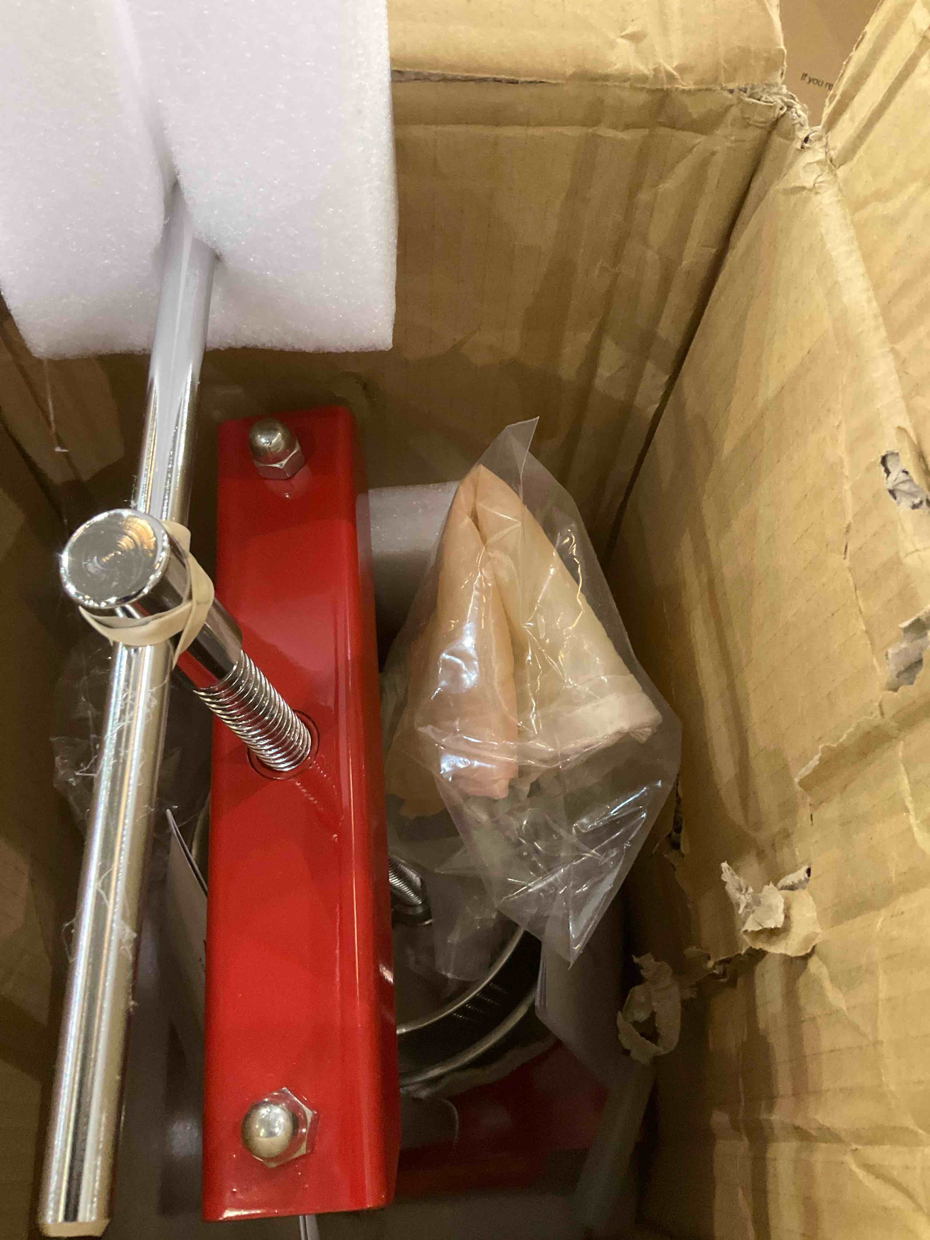 https://s3.amazonaws.com/lotting-images-prod/BargainHunt/EXS01538691_1714755587475.jpeg