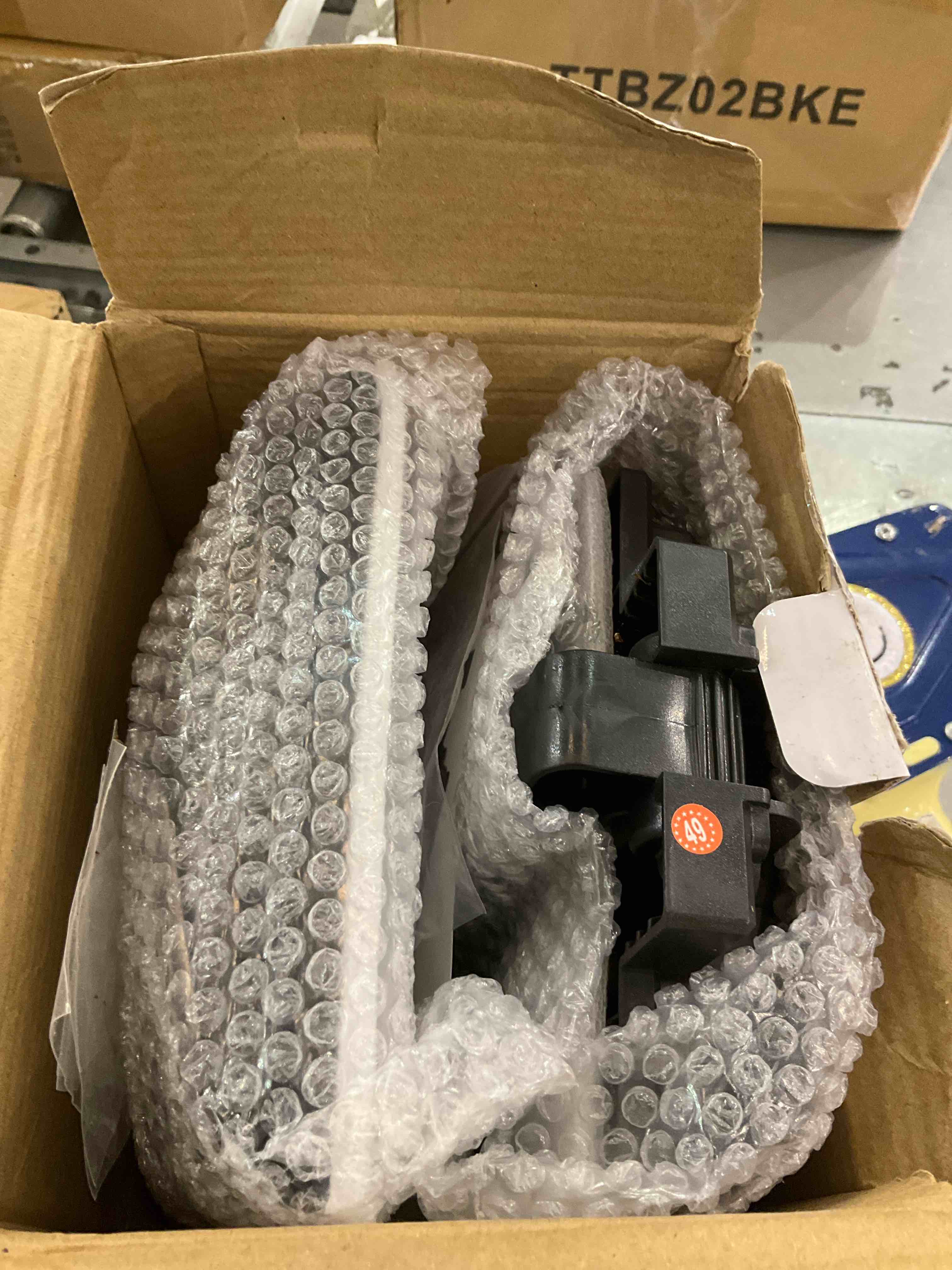 https://s3.amazonaws.com/lotting-images-prod/BargainHunt/EXS01538809_1715004684627.jpeg