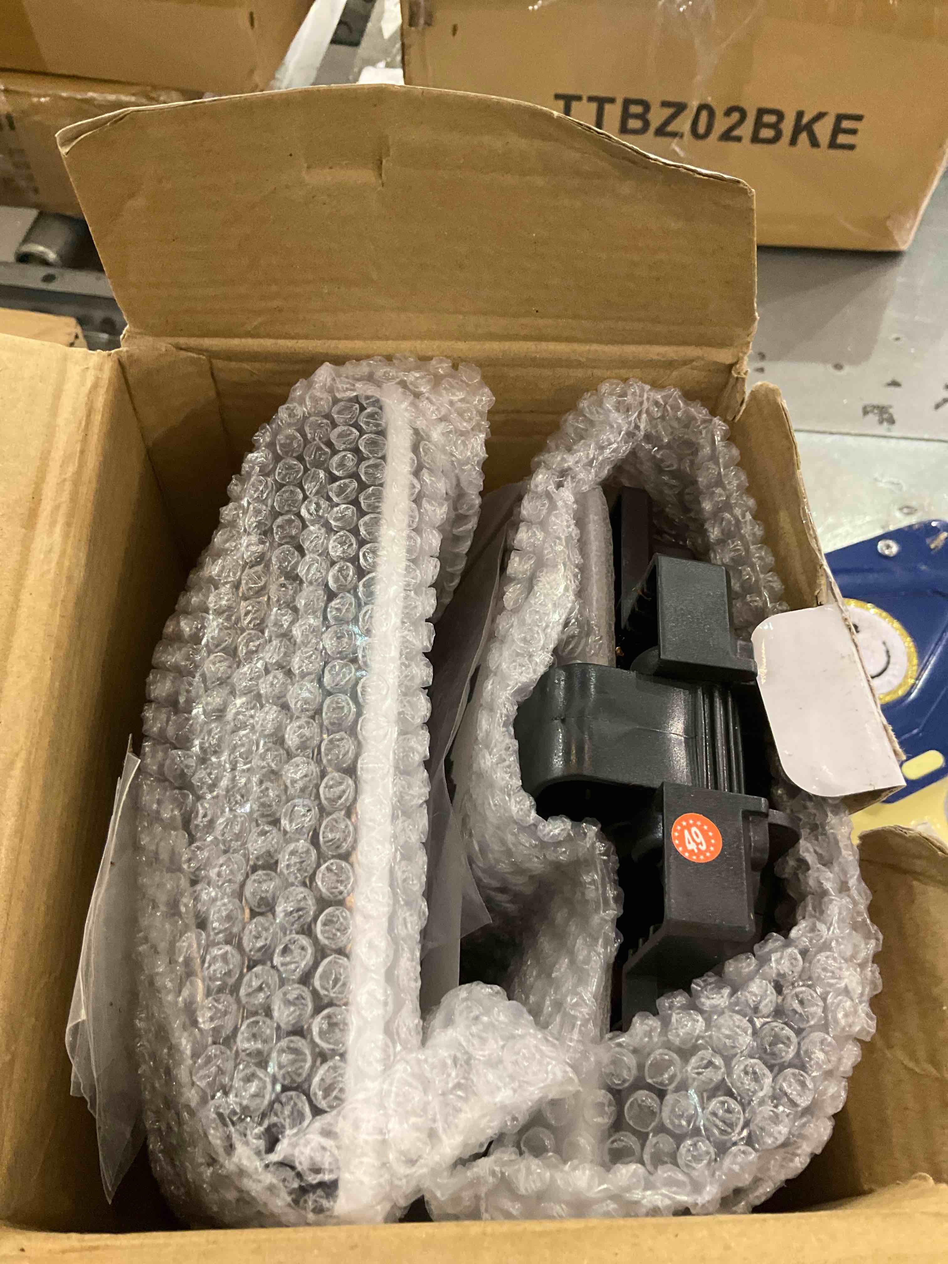 https://s3.amazonaws.com/lotting-images-prod/BargainHunt/EXS01538809_1715004685588.jpeg