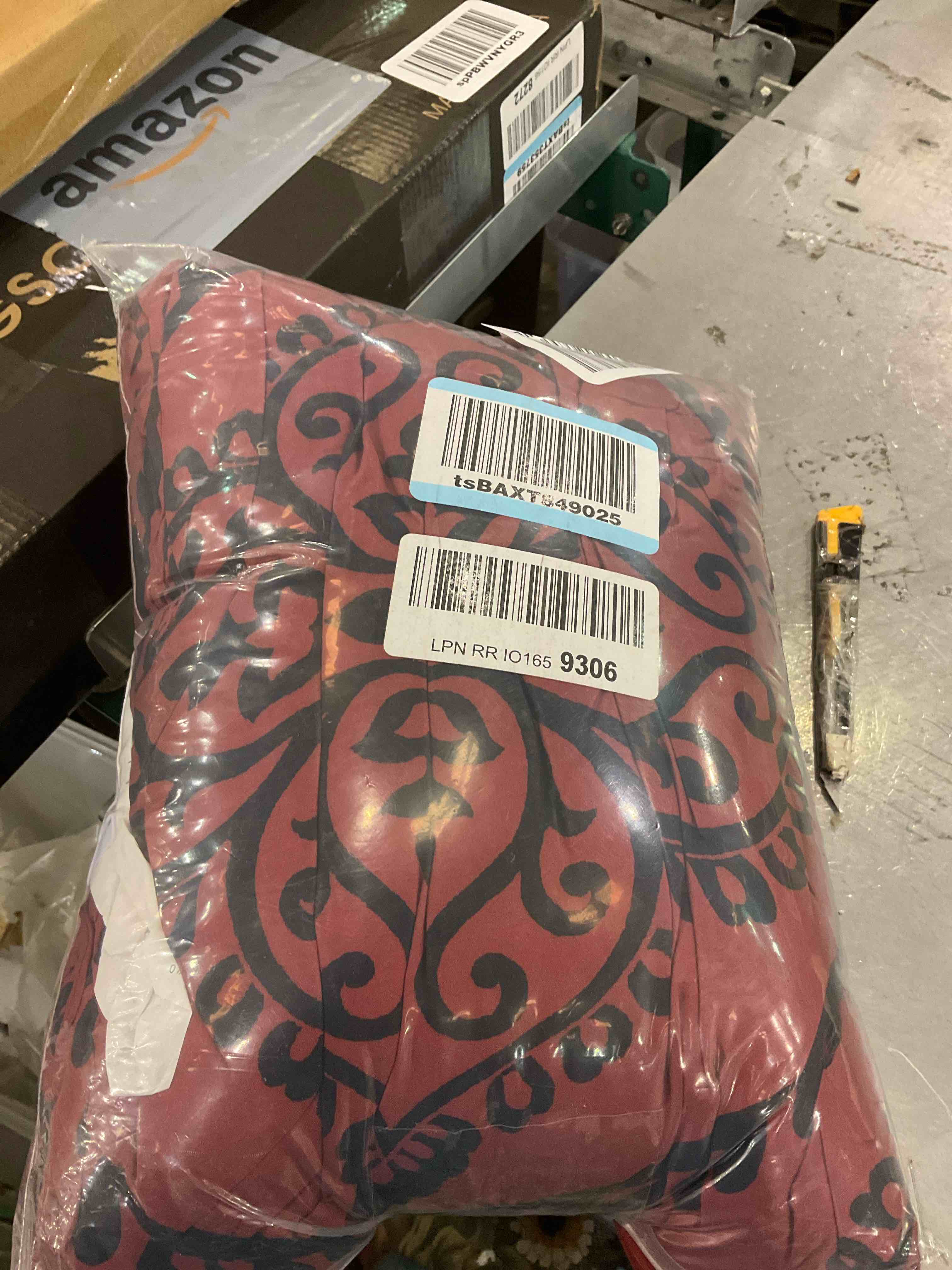 https://s3.amazonaws.com/lotting-images-prod/BargainHunt/EXS01538991_1715090167138.jpeg