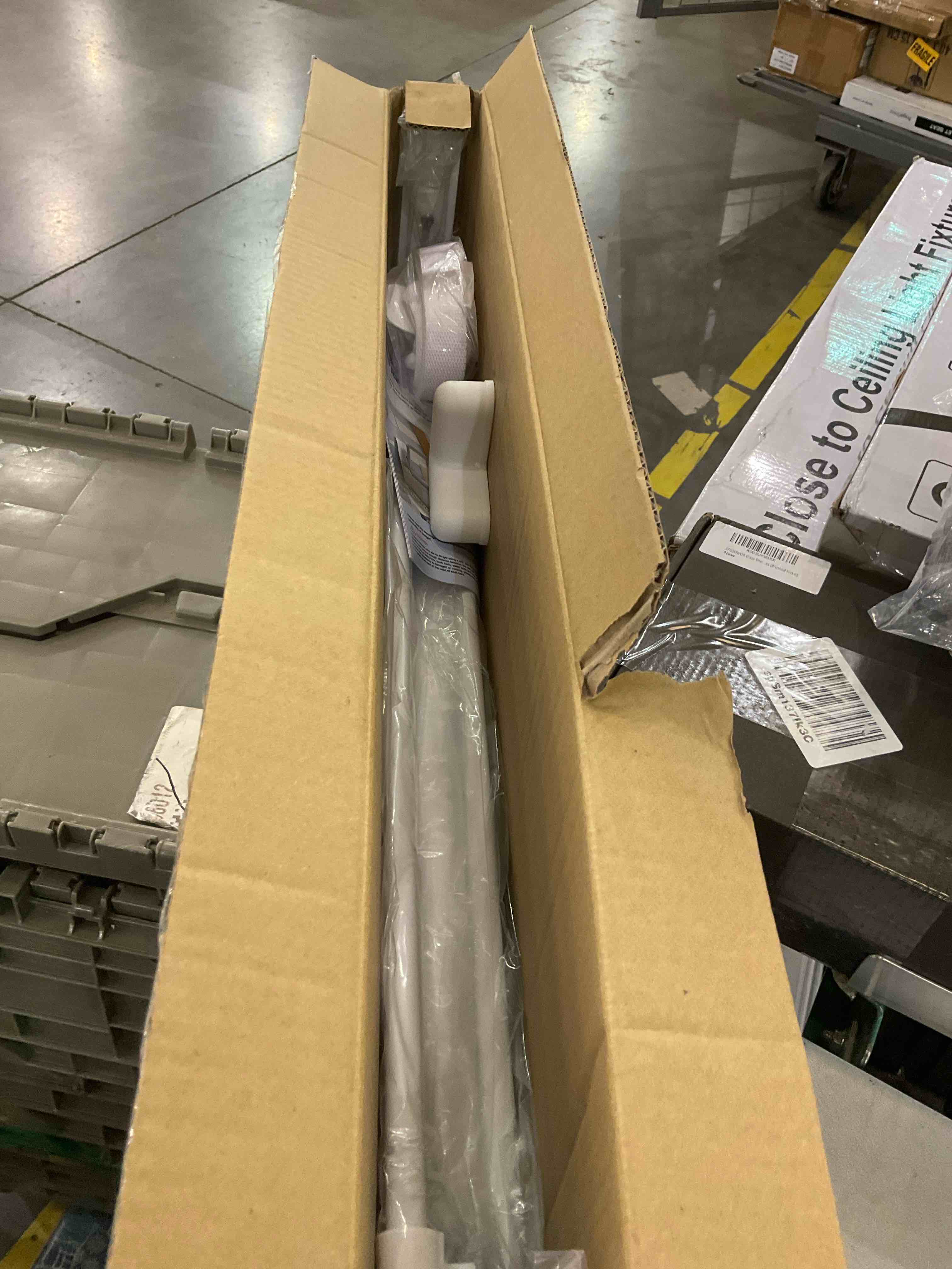 https://s3.amazonaws.com/lotting-images-prod/BargainHunt/EXS01538994_1715090615077.jpeg