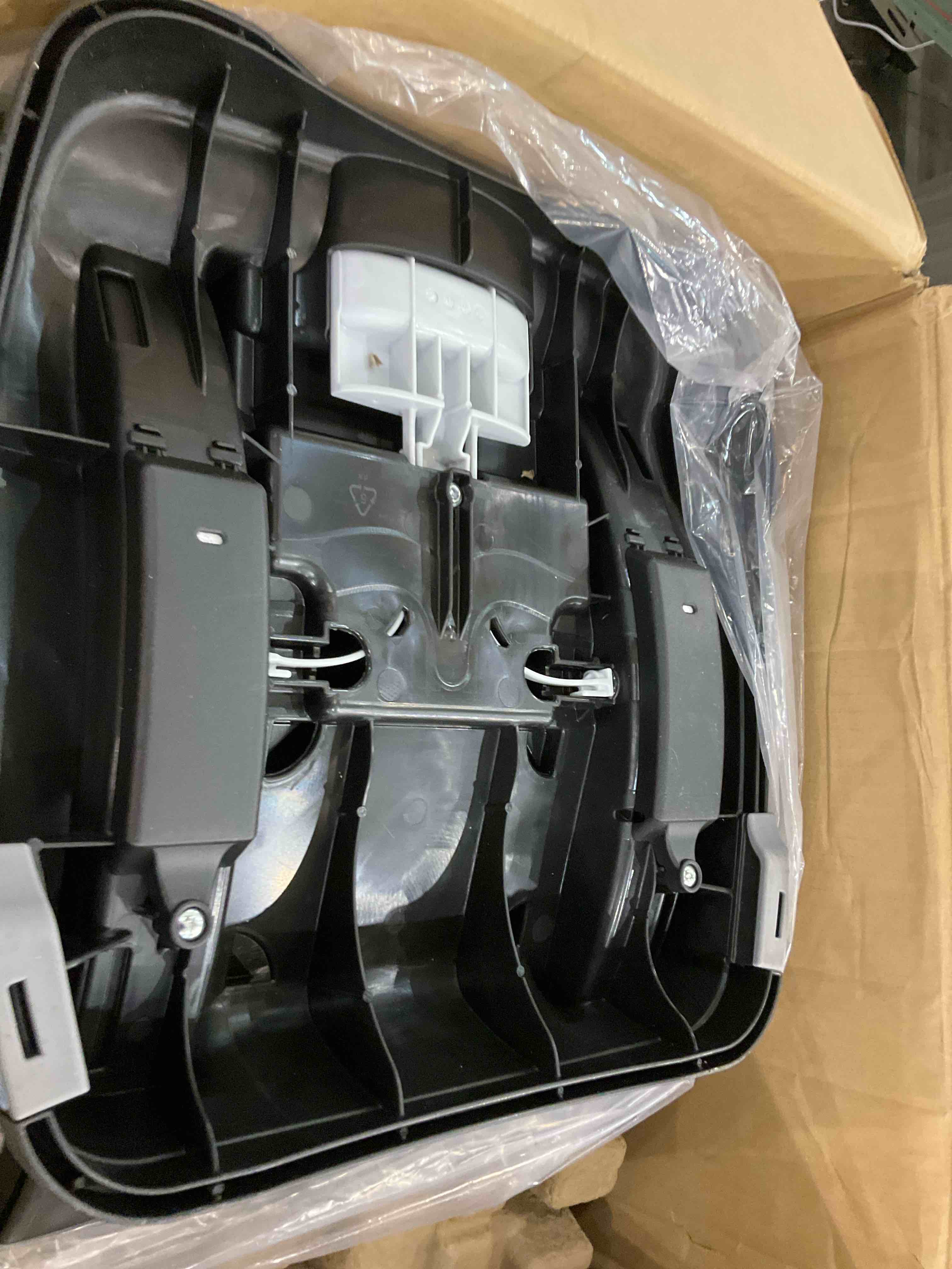 https://s3.amazonaws.com/lotting-images-prod/BargainHunt/EXS01539029_1715109008099.jpeg