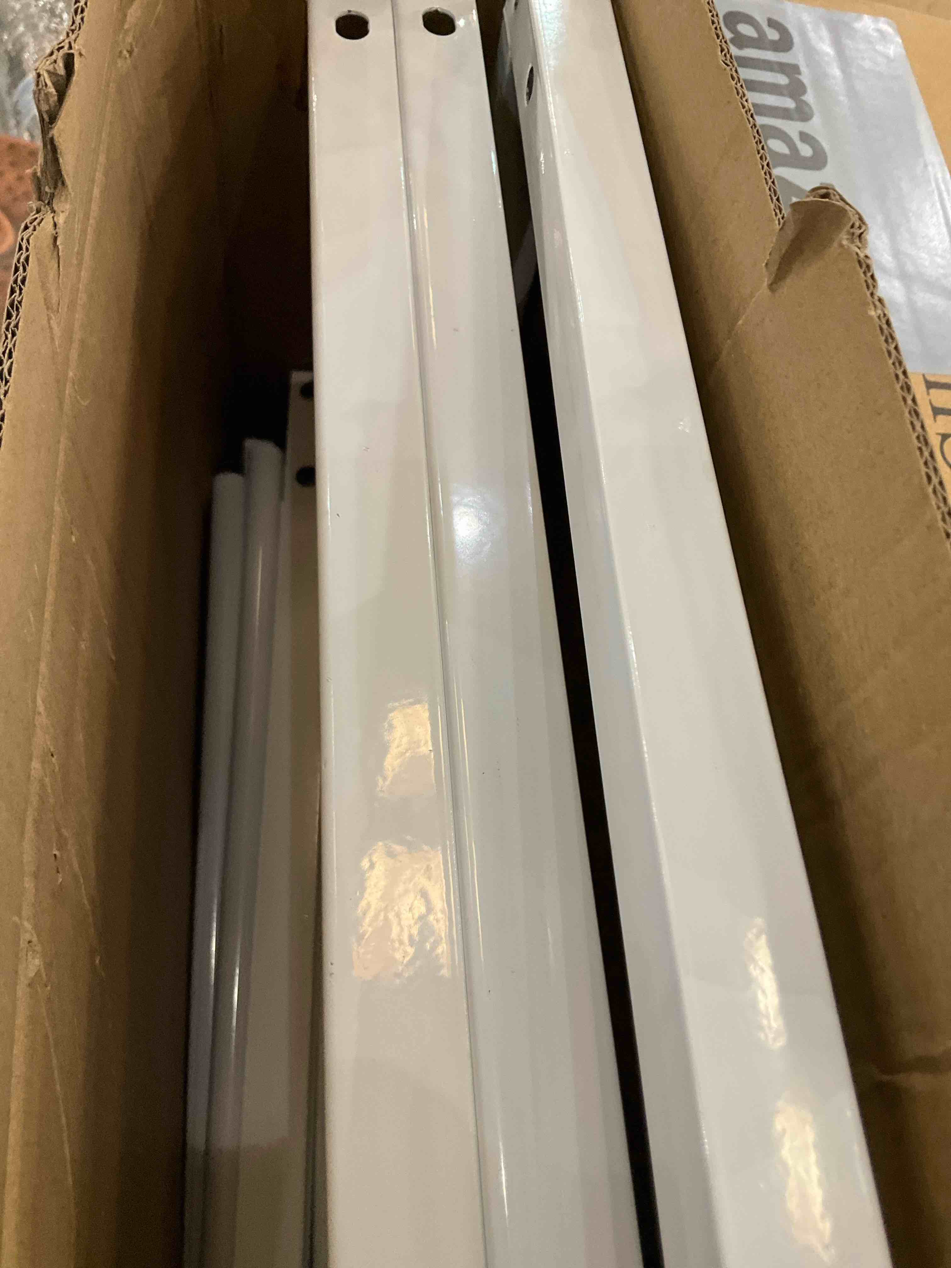 https://s3.amazonaws.com/lotting-images-prod/BargainHunt/EXS01539127_1715186388350.jpeg