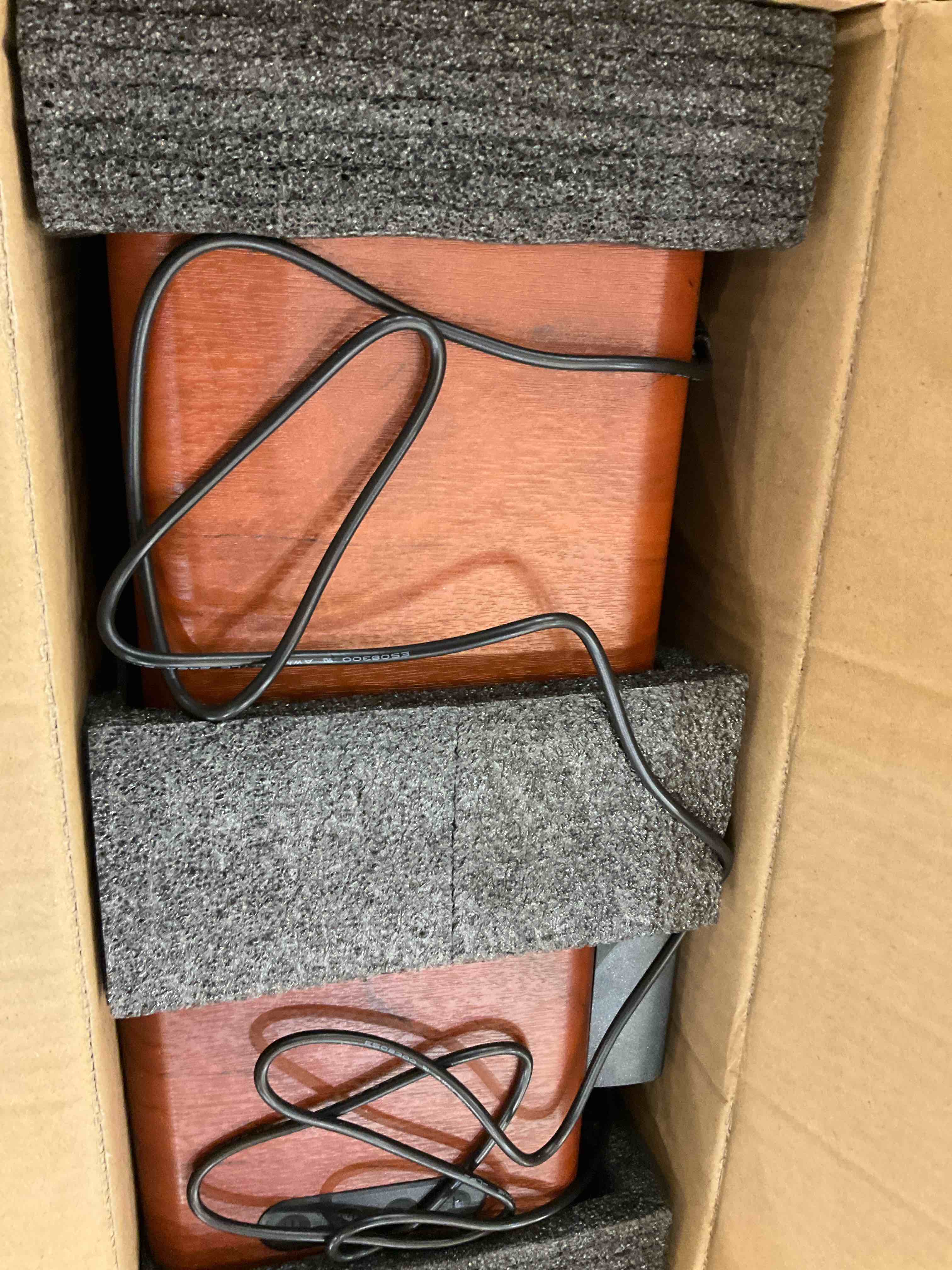 https://s3.amazonaws.com/lotting-images-prod/BargainHunt/EXS01539293_1715279614239.jpeg