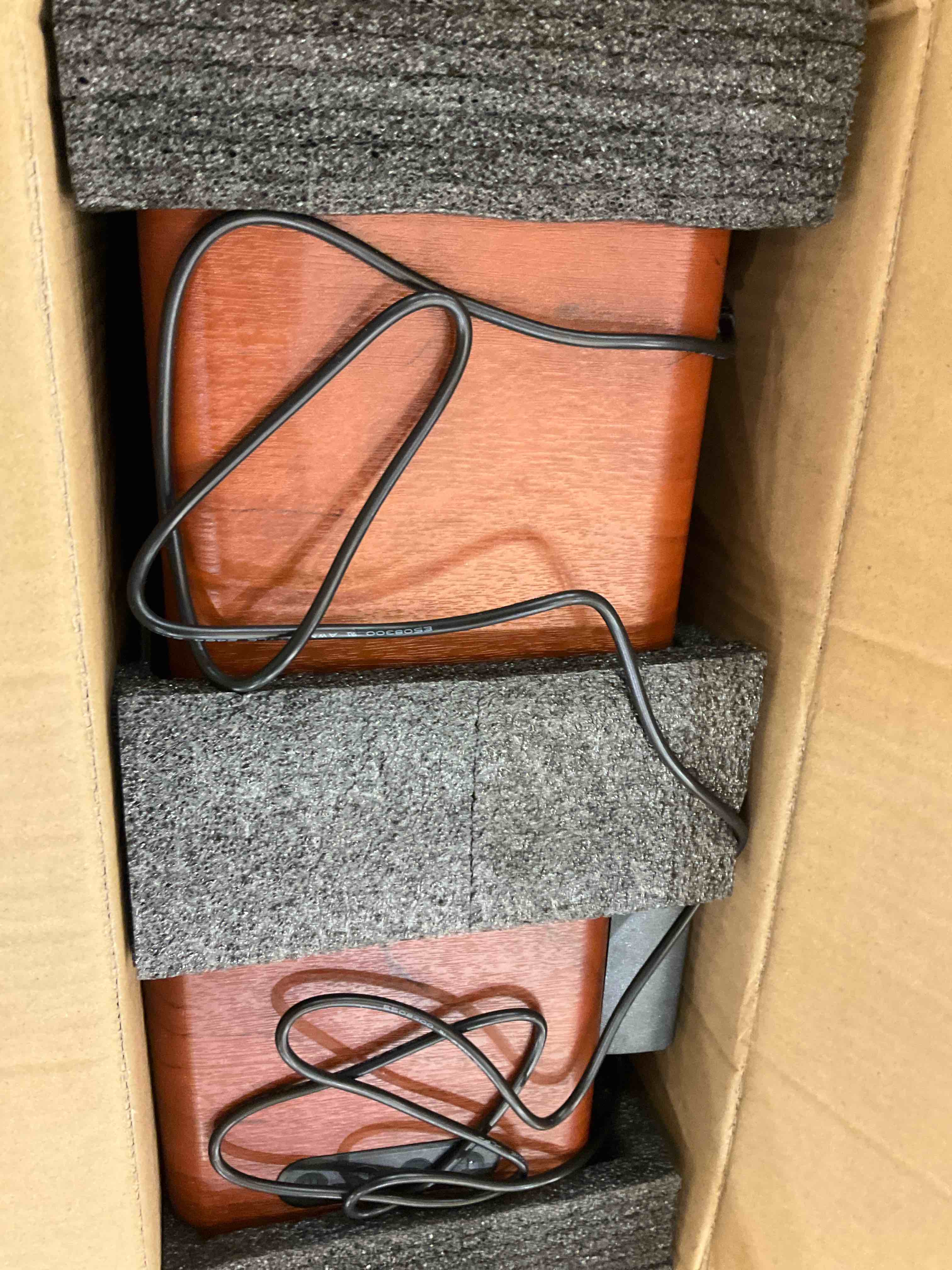 https://s3.amazonaws.com/lotting-images-prod/BargainHunt/EXS01539293_1715279615179.jpeg