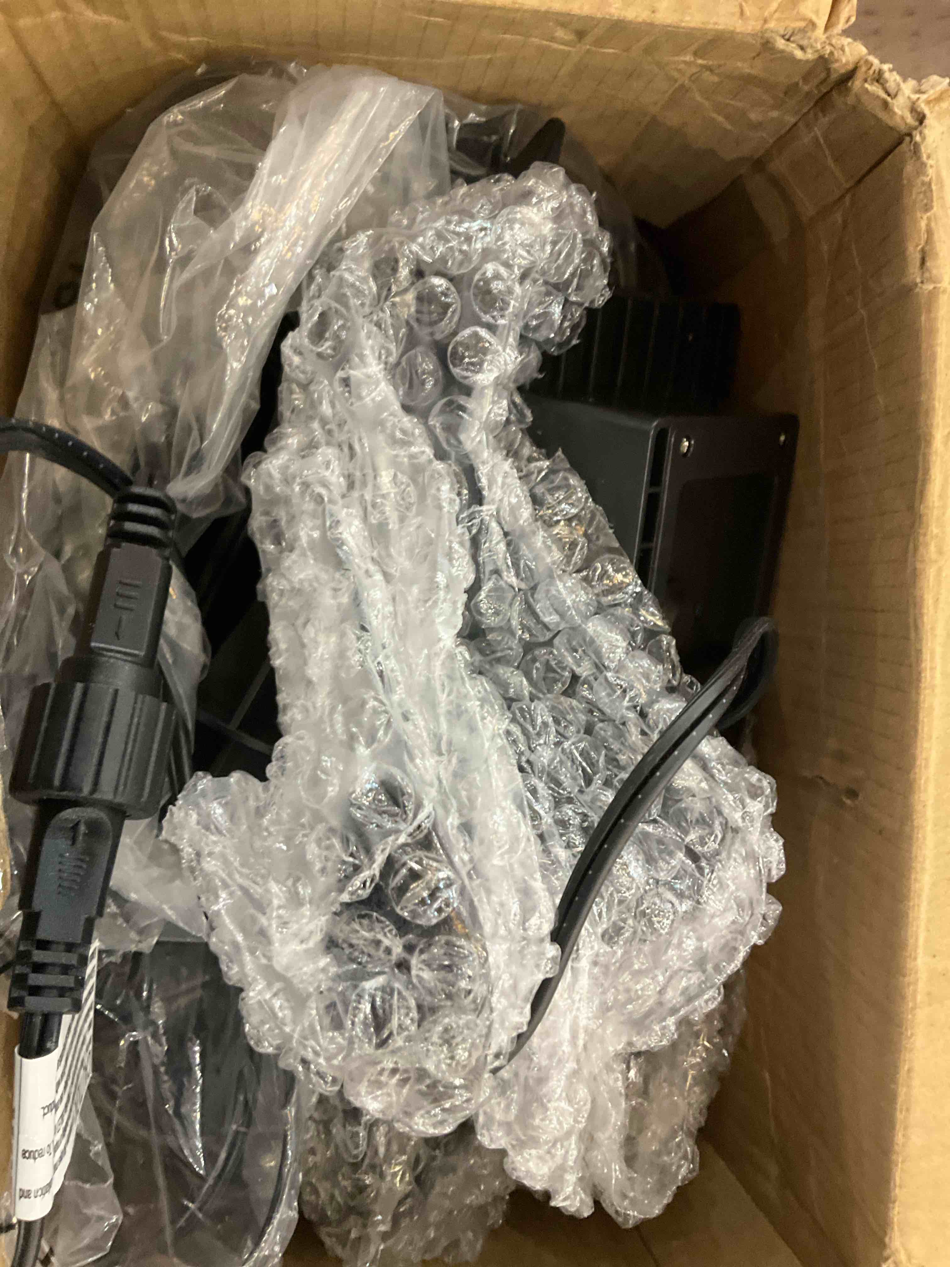https://s3.amazonaws.com/lotting-images-prod/BargainHunt/EXS01539380_1715353897473.jpeg