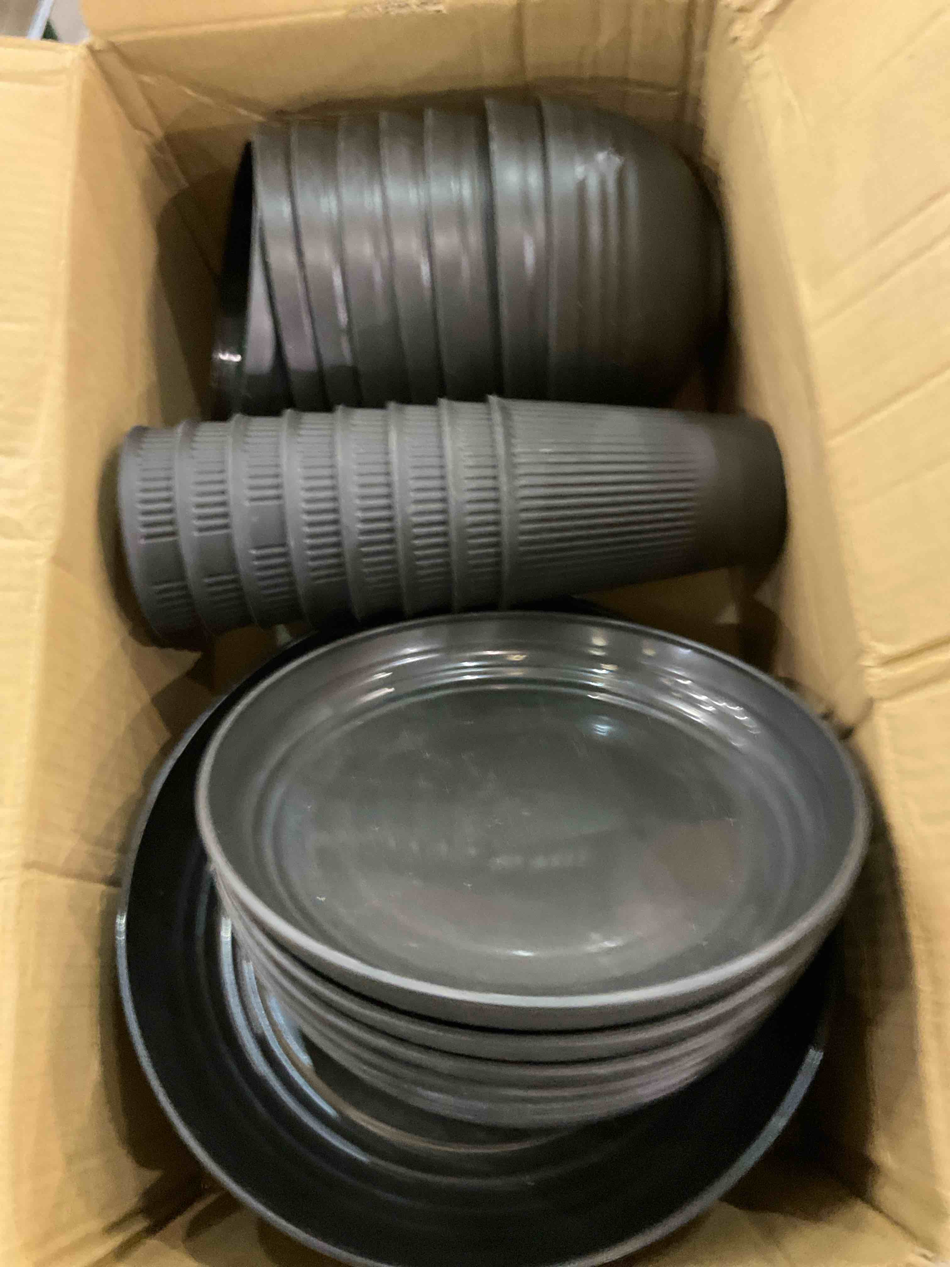 blates and bowl cups kitchen dinnerware 