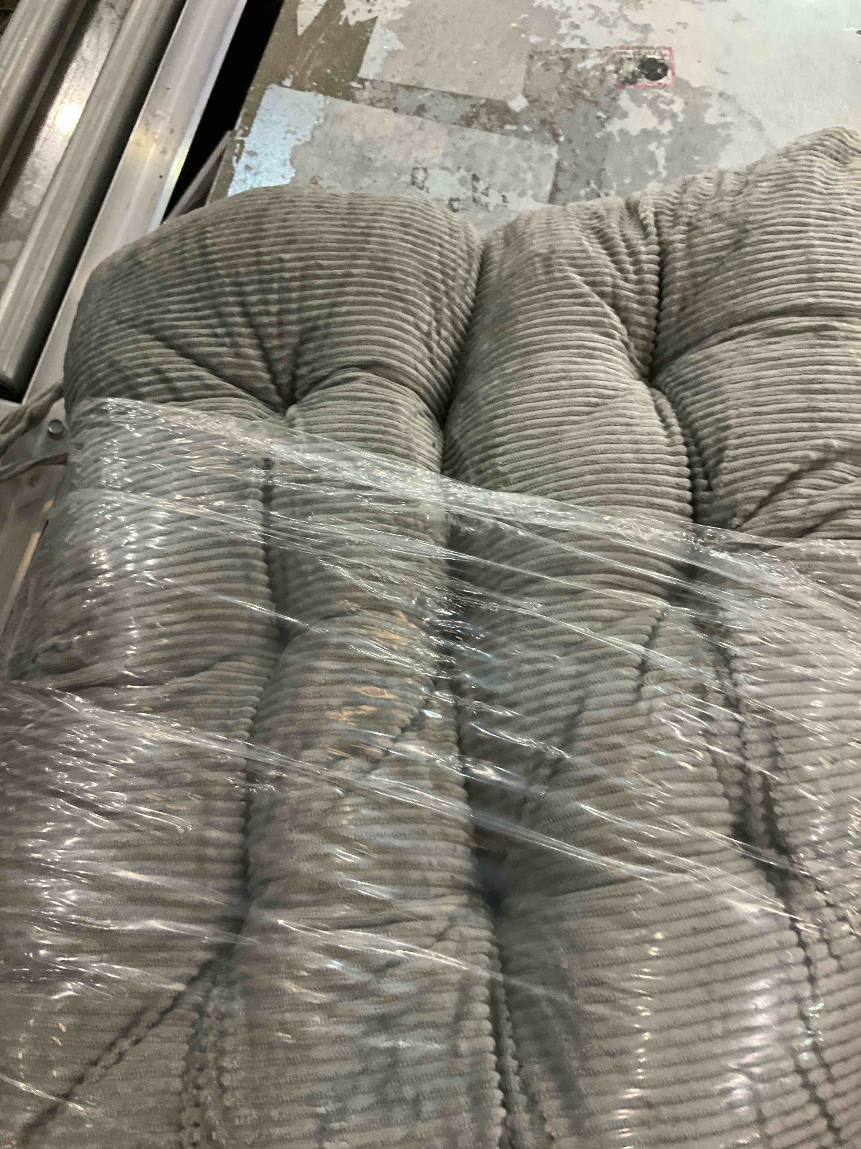 https://s3.amazonaws.com/lotting-images-prod/BargainHunt/EXS01540543_1715183335487.jpeg