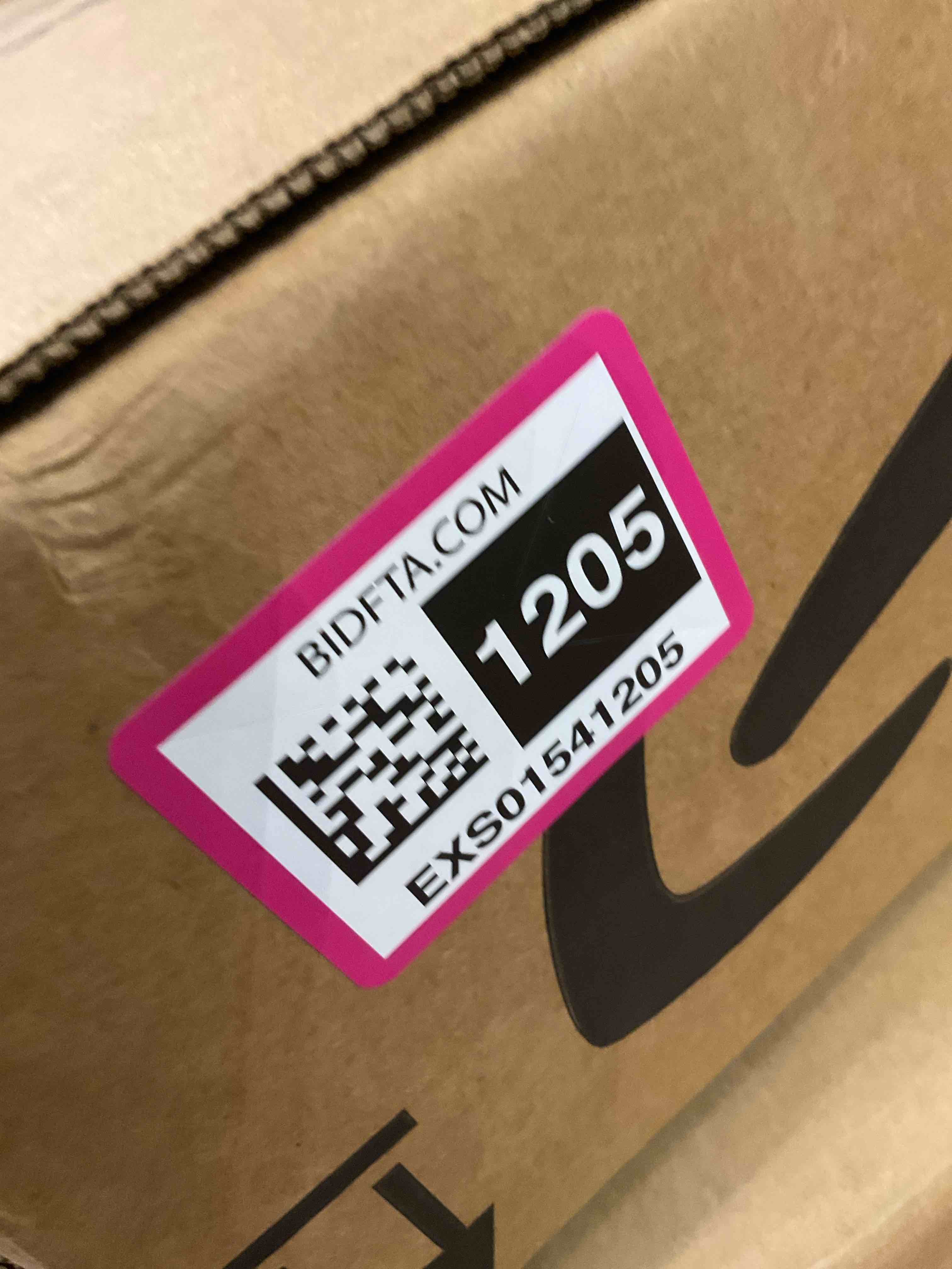 https://s3.amazonaws.com/lotting-images-prod/BargainHunt/EXS01541205_1715625370395.jpeg